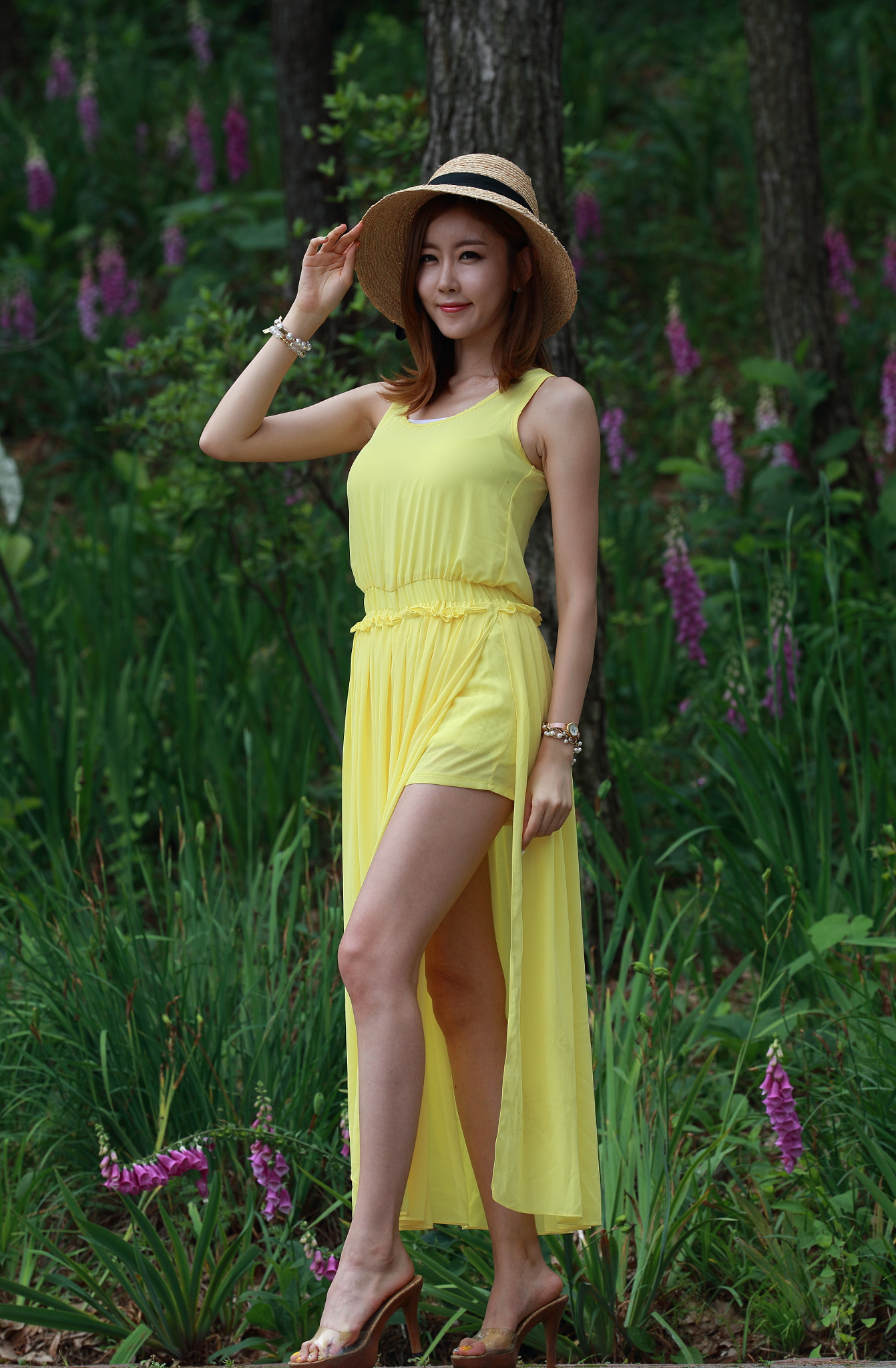 Canon EF 200mm F2L IS USM sample photo. The flower garden photography