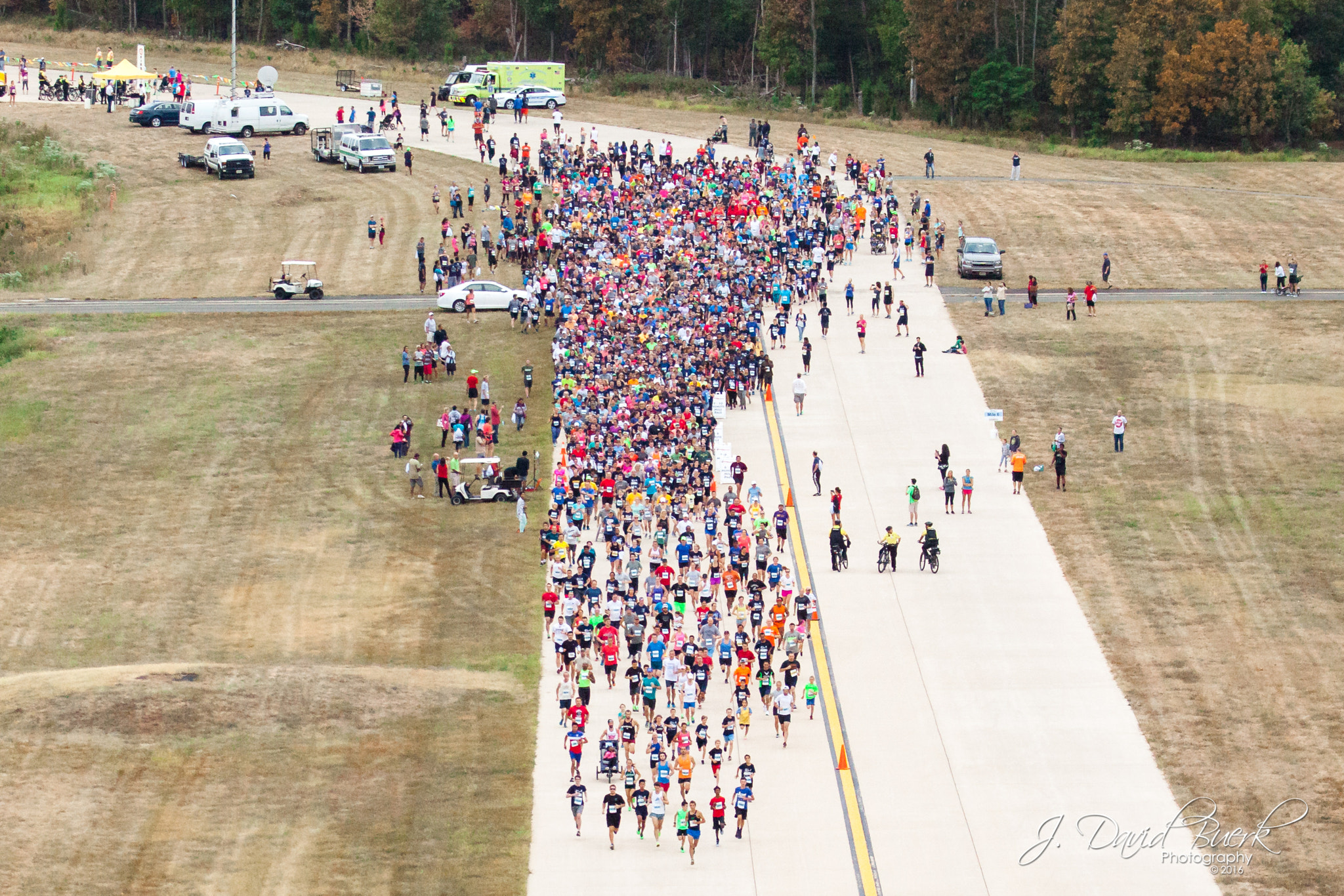 Canon EOS 5D Mark II + Canon EF 70-200mm F2.8L IS II USM sample photo. 2016 dulles day plane pull and 5k / 10k photography