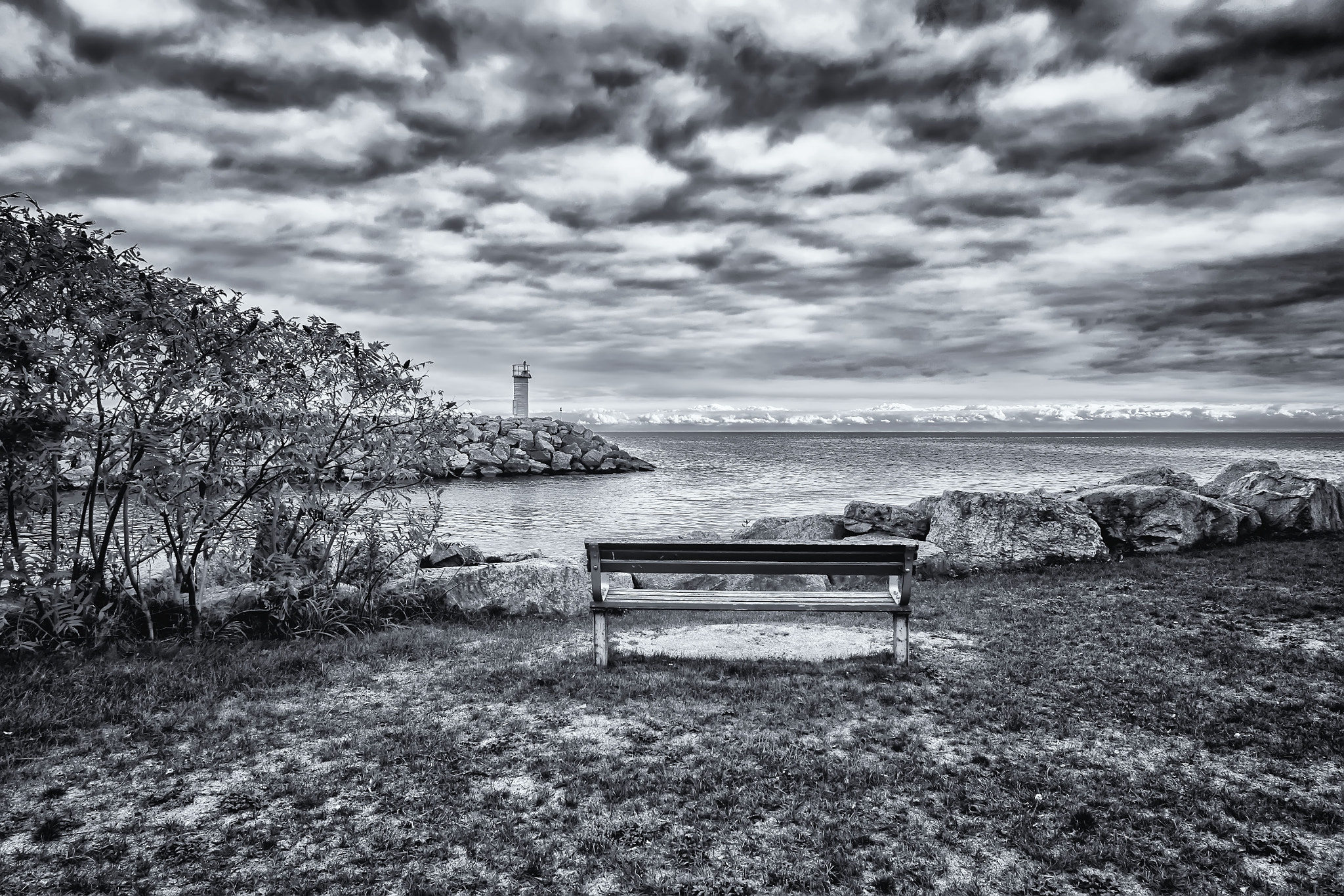 Fujifilm XC 16-50mm F3.5-5.6 OIS sample photo. Lakefront promenade park photography