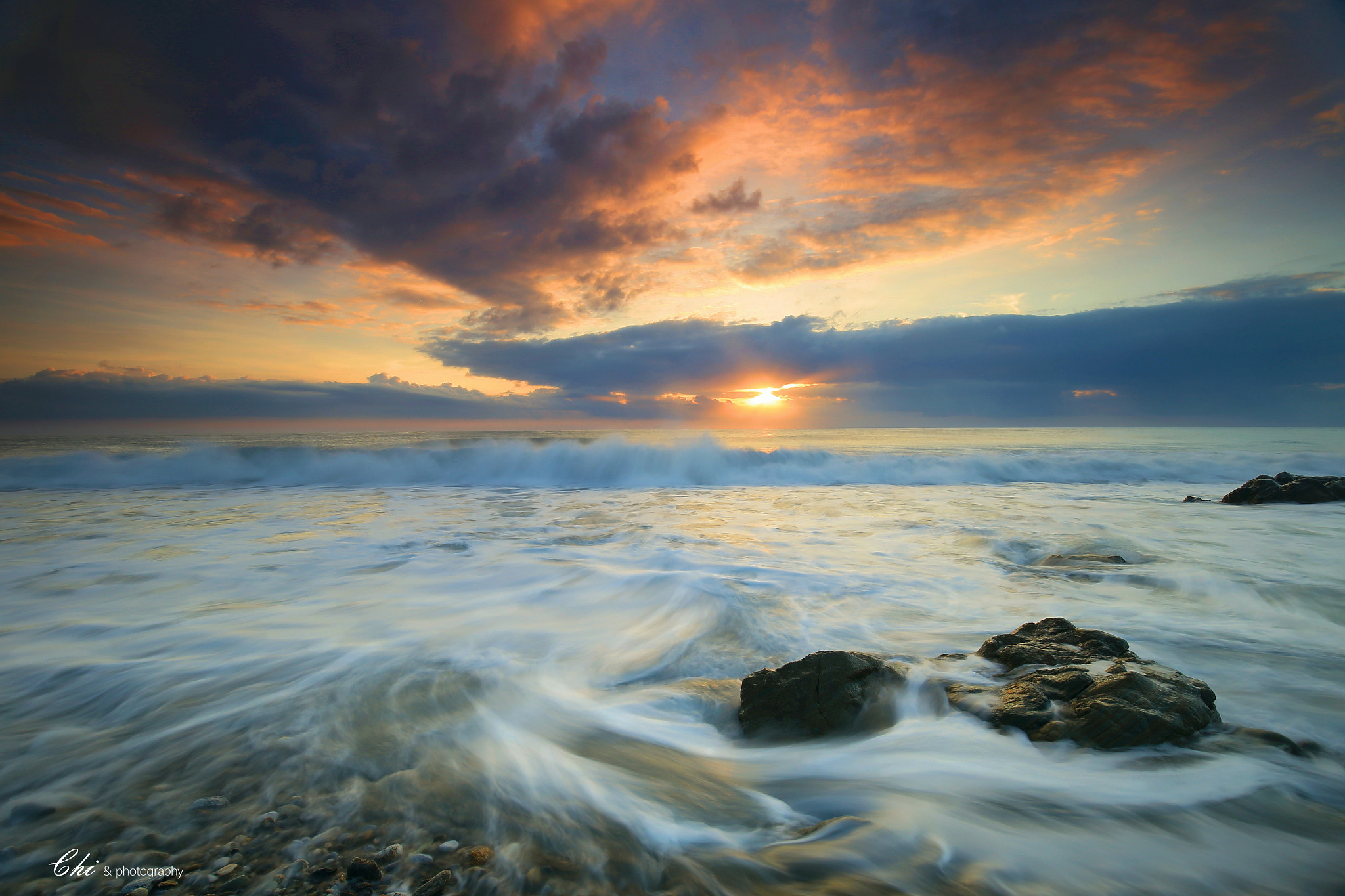 Canon EF 16-35mm F4L IS USM sample photo. Waves dancing photography