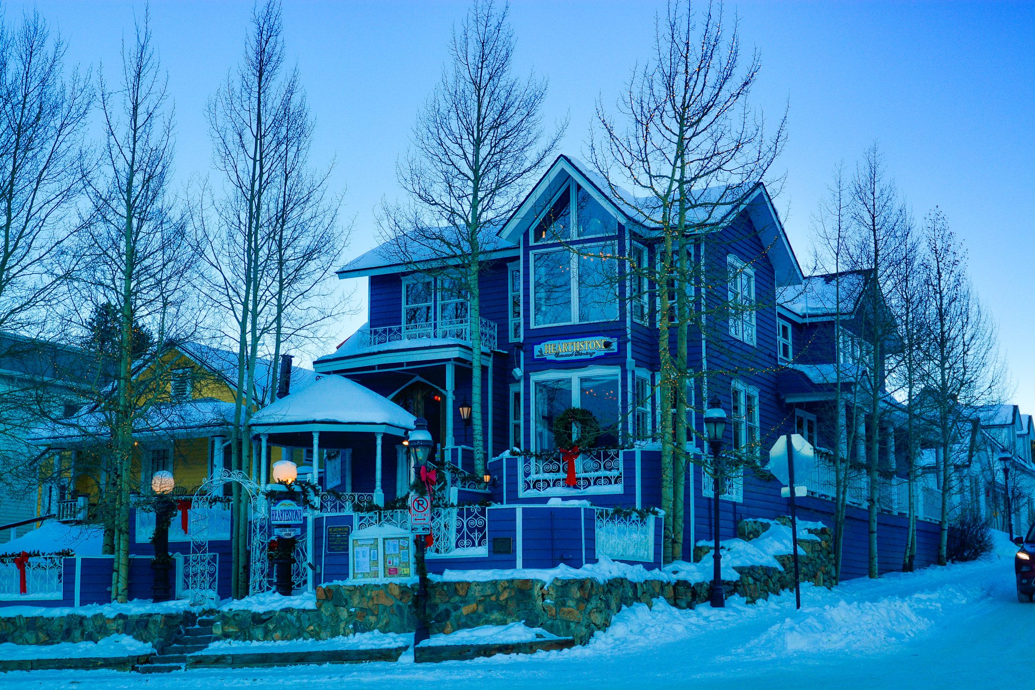 Nikon AF-S Nikkor 18-35mm F3.5-4.5G ED sample photo.  blue house photography