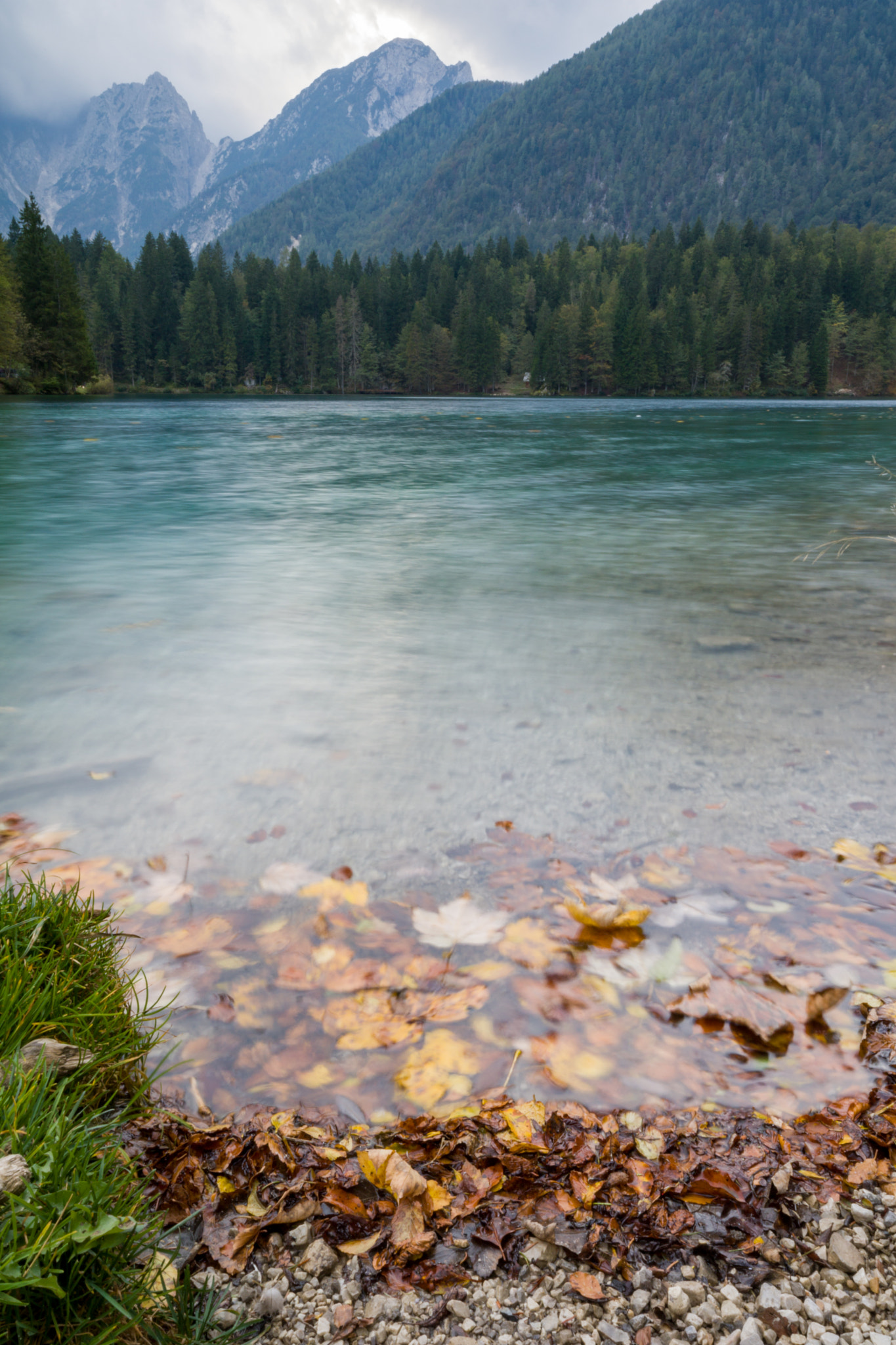 Canon EOS 760D (EOS Rebel T6s / EOS 8000D) + Sigma 10-20mm F4-5.6 EX DC HSM sample photo. Autumn's arrived photography