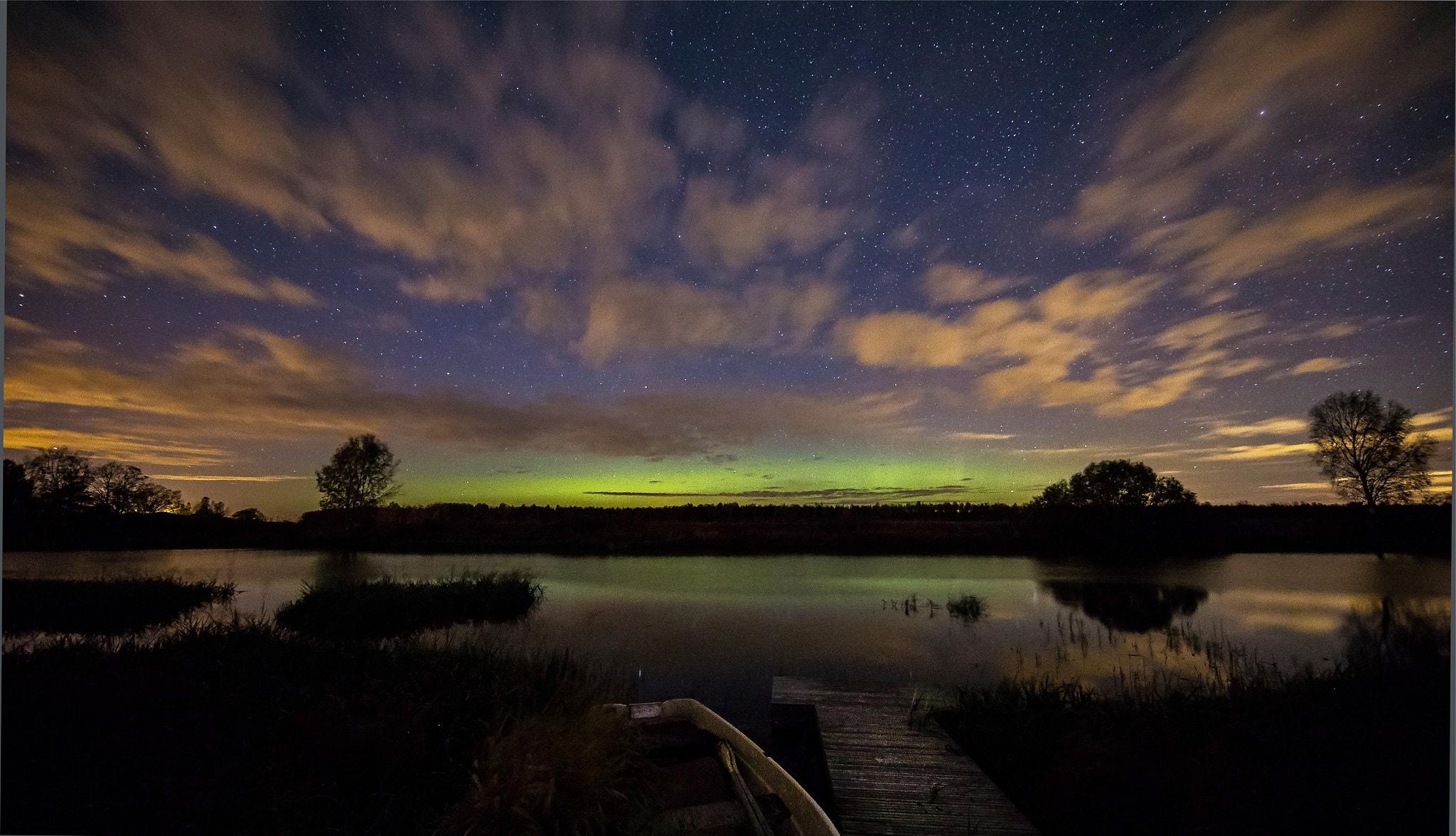 Canon EOS-1D X Mark II sample photo. Evening in the river. small auroras in the sky. photography