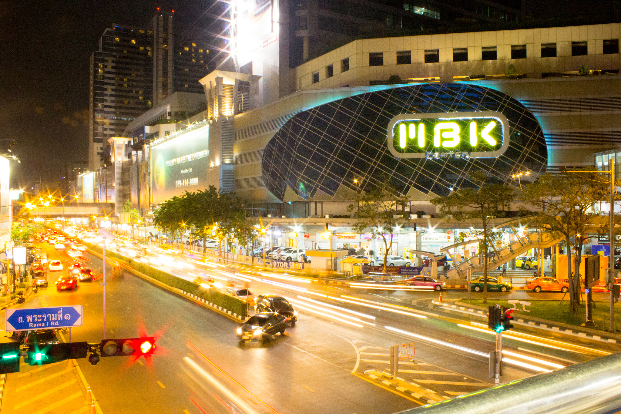 Canon EF-S 18-55mm F3.5-5.6 III sample photo. Bangkok night life photography