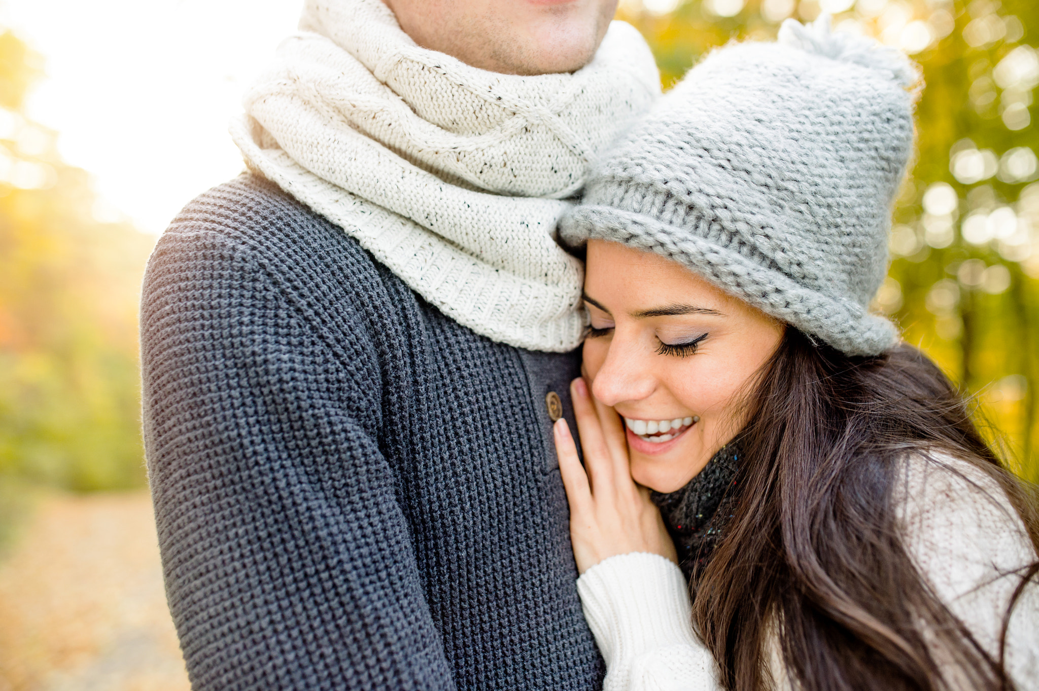 Nikon D4S + Sigma 35mm F1.4 DG HSM Art sample photo. Beautiful young couple in love, hugging. sunny autumn nature. photography