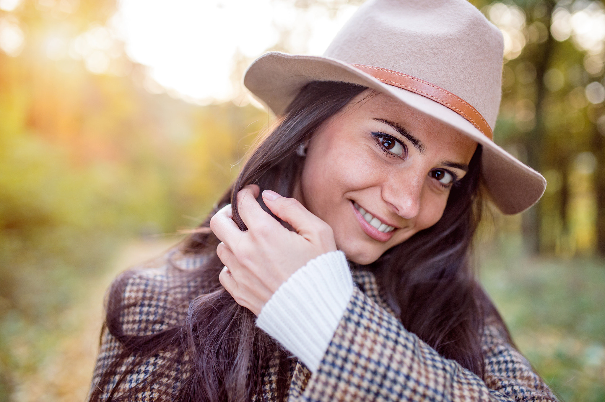 Nikon D4S sample photo. Beautiful woman in checked coat and hat, autumn forest photography