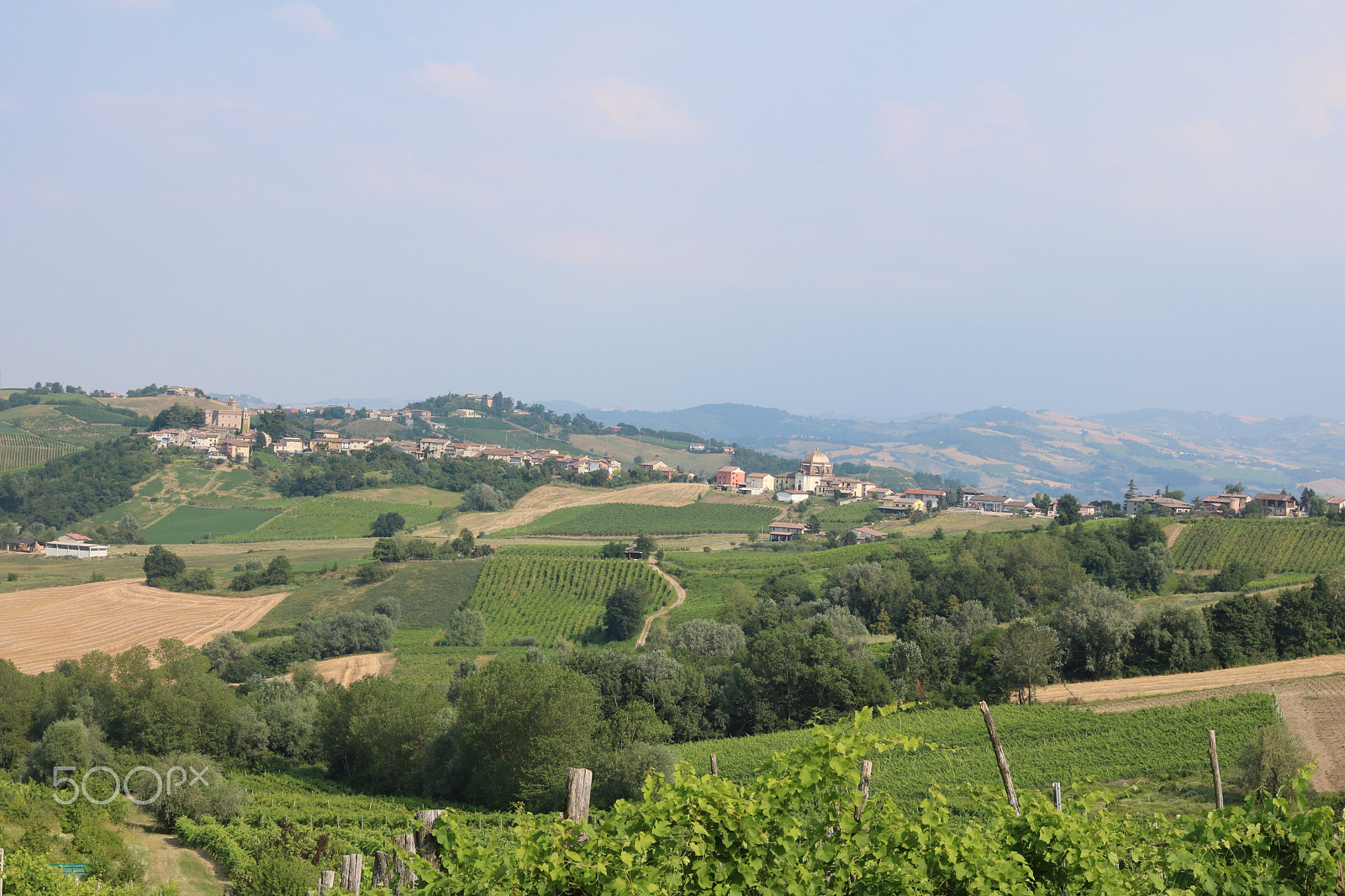 Canon EOS 750D (EOS Rebel T6i / EOS Kiss X8i) + Canon EF 40mm F2.8 STM sample photo. Italy's hills photography