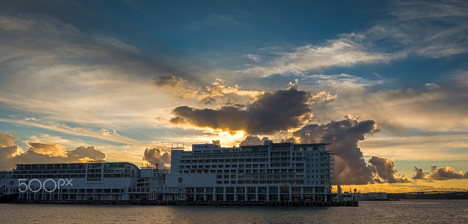 Panasonic Lumix DMC-GH4 sample photo. The sun sinks over auckland waterfront photography