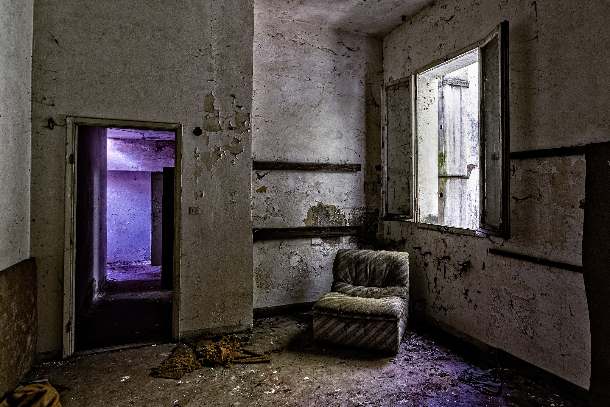 Sigma 12-24mm F4.5-5.6 II DG HSM sample photo. Abandoned aircraft factory, italy photography