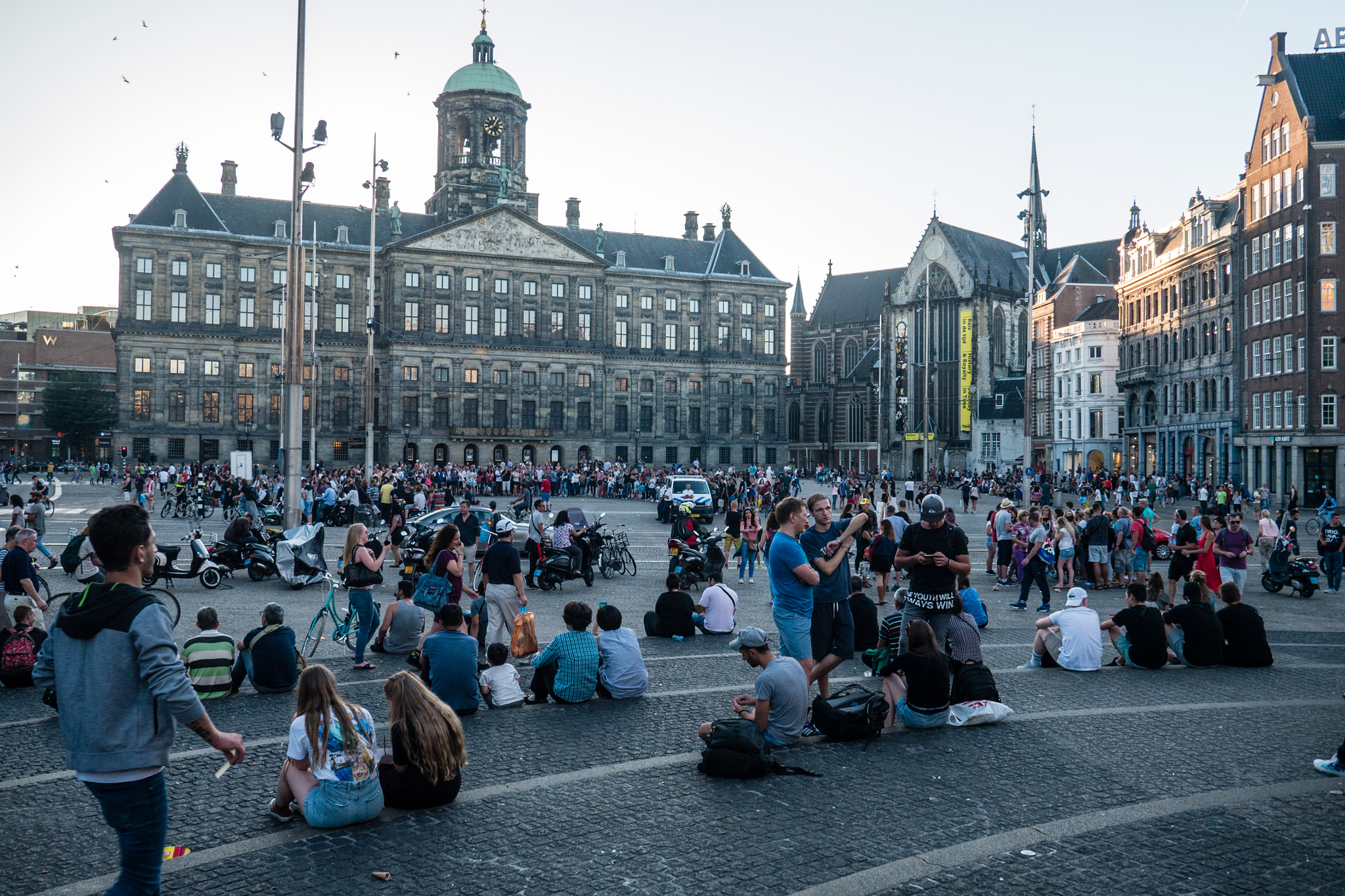 LUMIX G VARIO PZ 14-42/F3.5-5.6 sample photo. Dam square photography