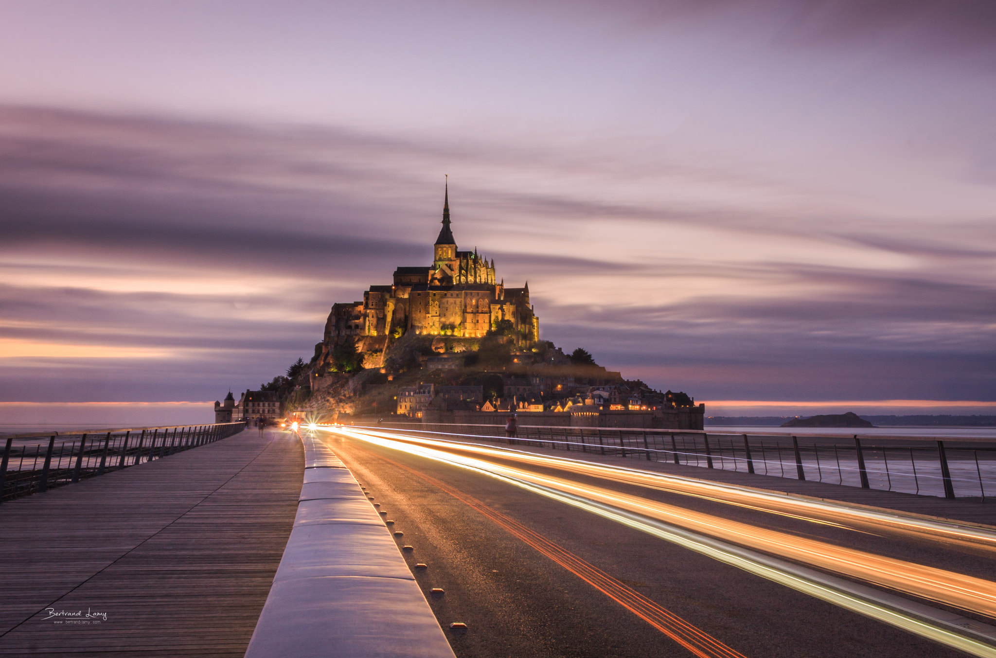 Canon EOS 40D + Canon EF-S 24mm F2.8 STM sample photo. Le mont-saint-michel by night photography