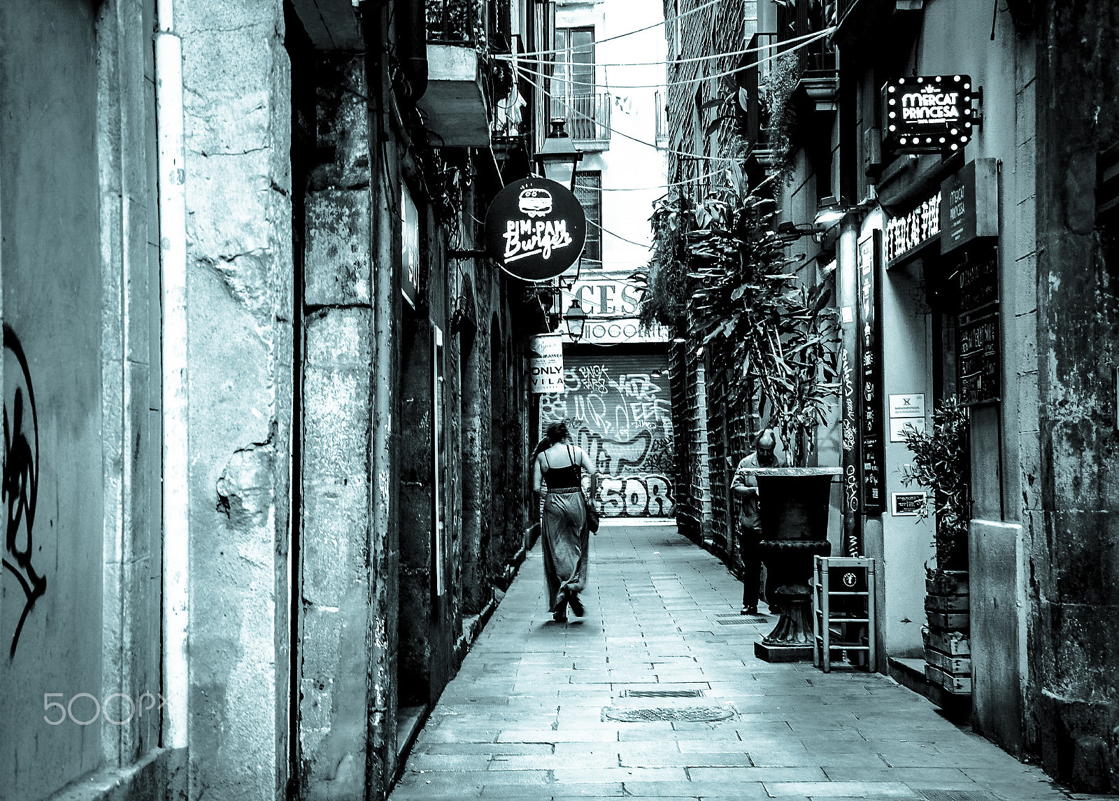 Canon EF 75-300mm F4.0-5.6 IS USM sample photo. Carrers de barcelona (iii) / streets of barcelona photography