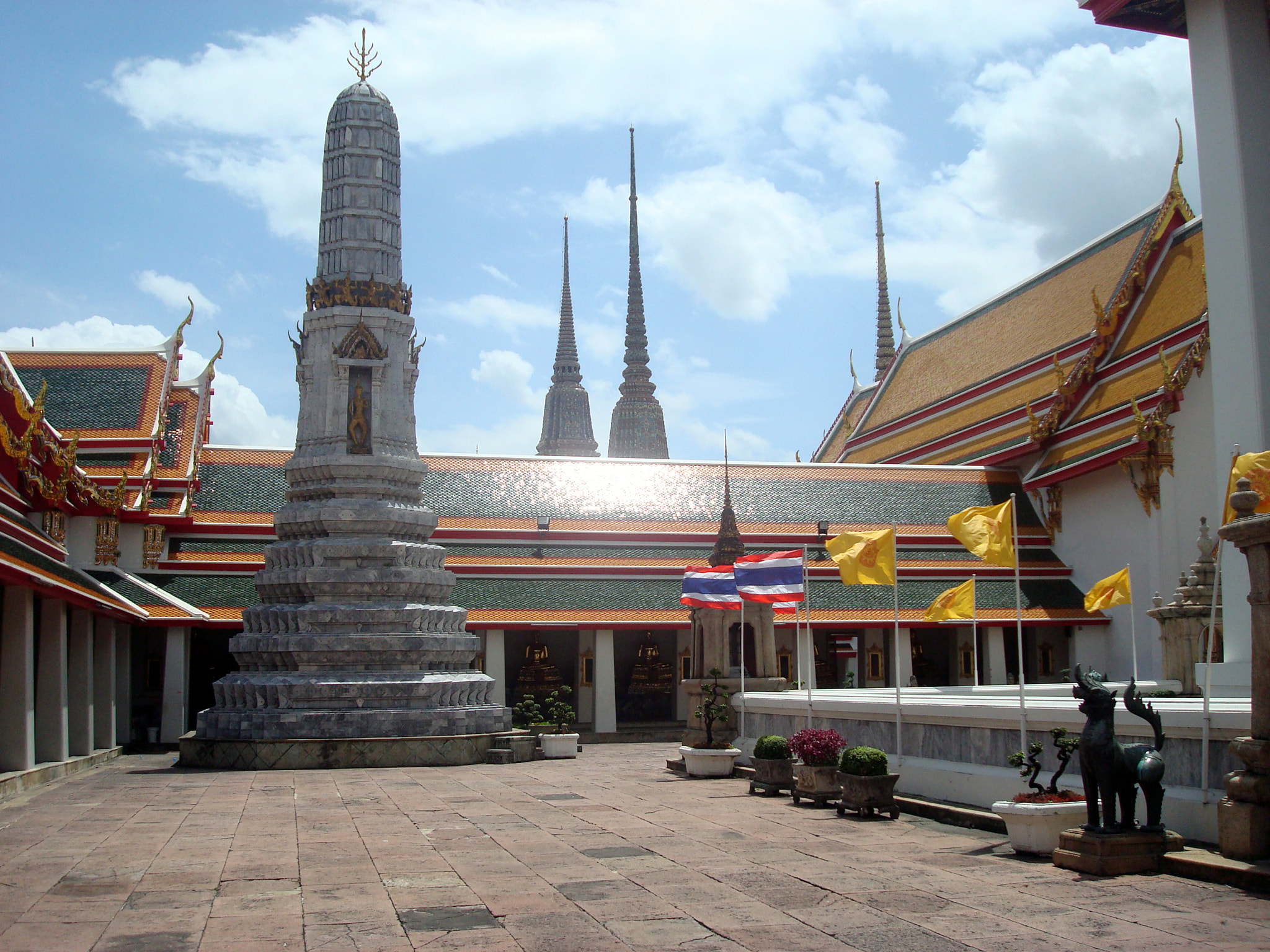 Sony DSC-W80 sample photo. Wat pho photography