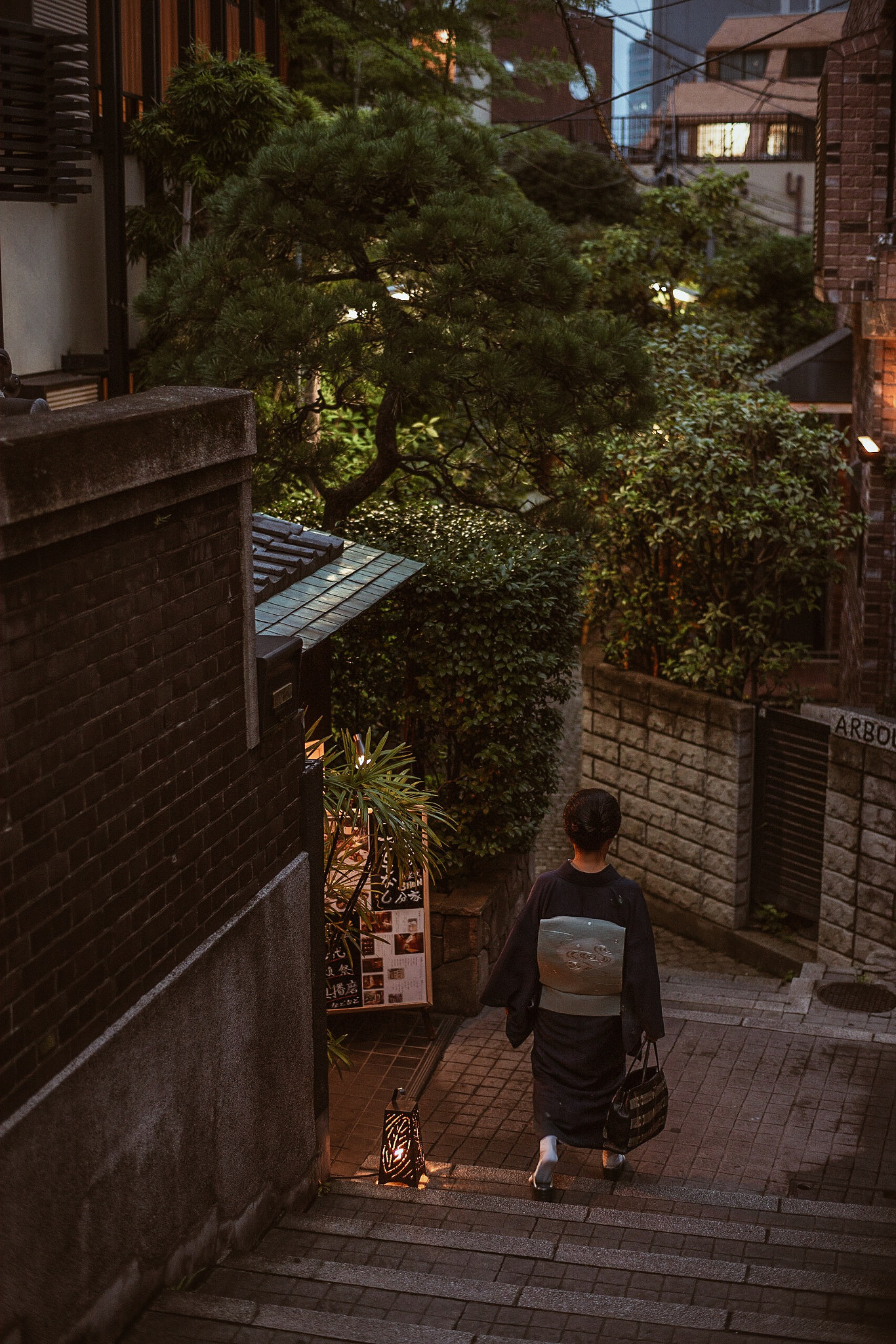 ZEISS Planar T* 50mm F1.4 sample photo. Japanese "okamisan" photography