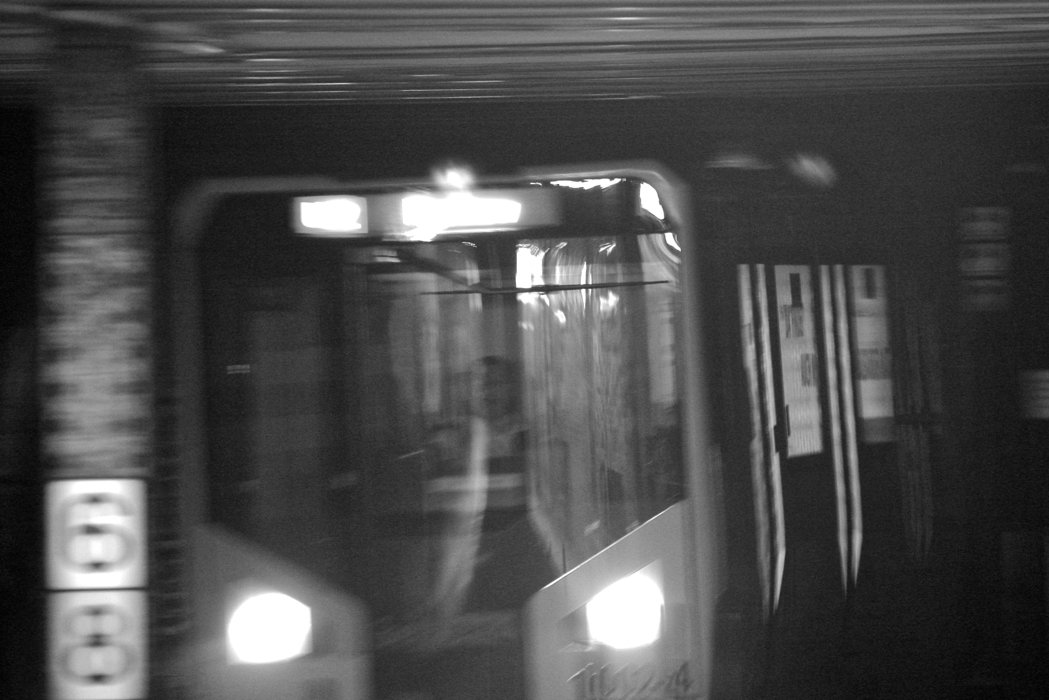 Canon EOS 40D sample photo. Subway photography