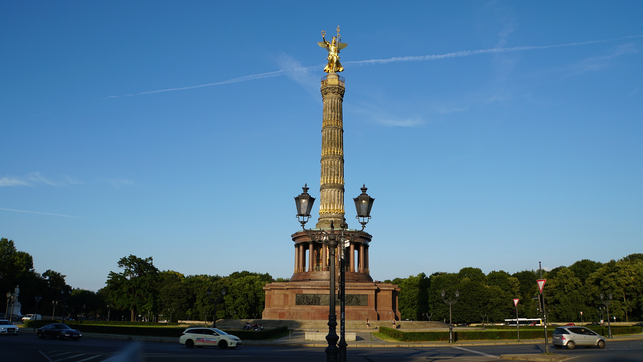 Sony E 18-200mm F3.5-6.3 OSS LE sample photo. Berlin photography