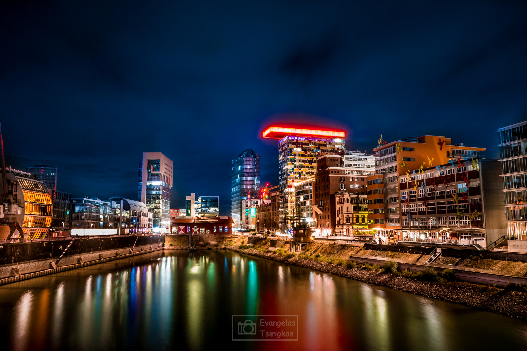 Samsung NX1 sample photo. The nightlife city photography