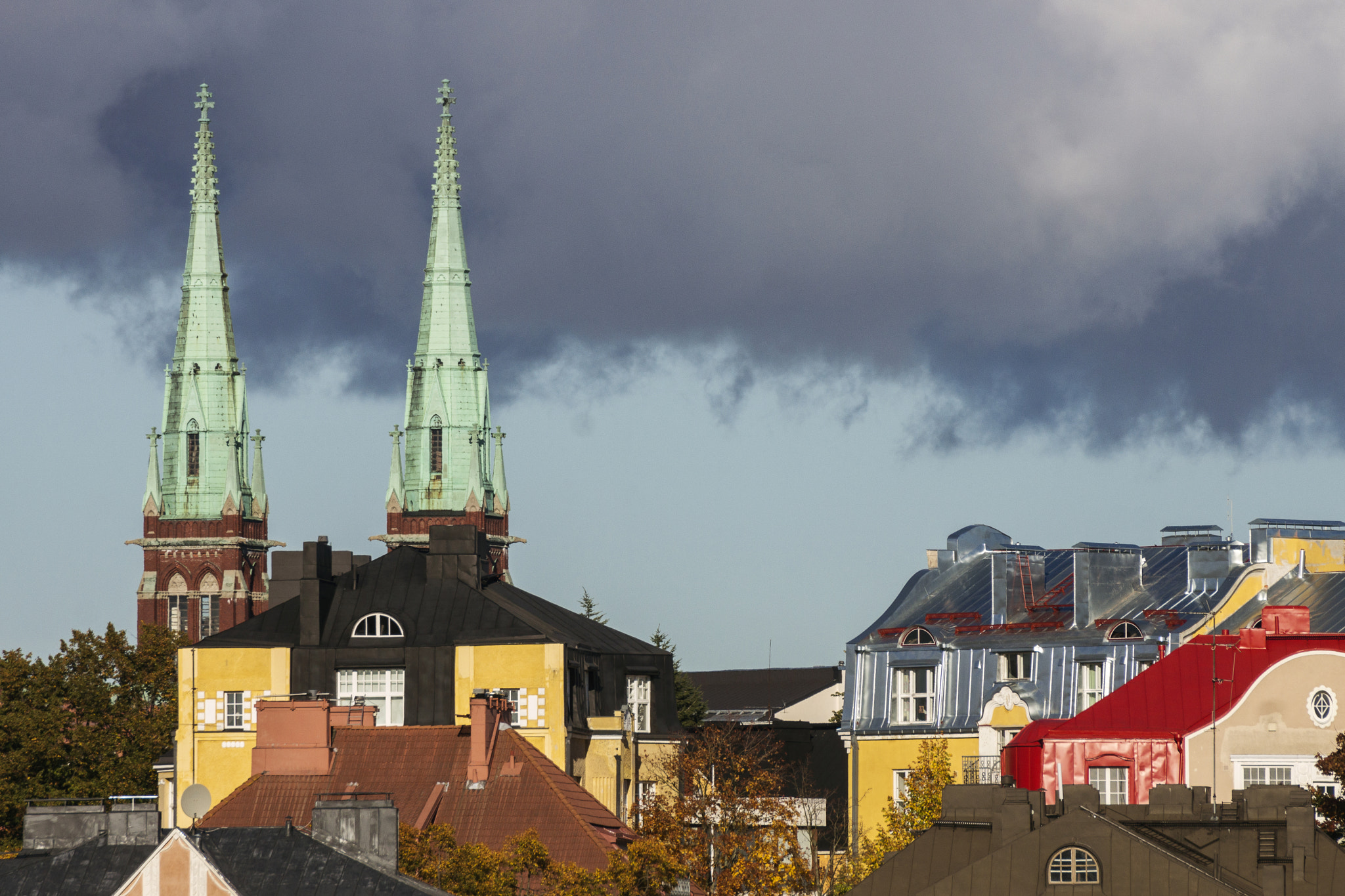 Sony SLT-A77 sample photo. Northern sky and roofs of helsinki photography