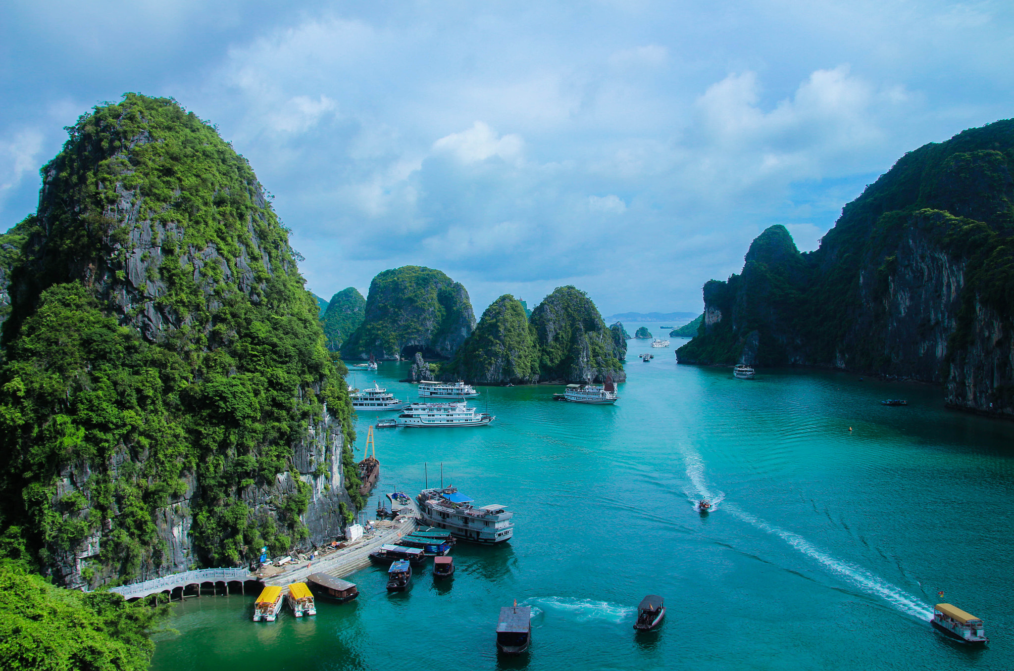 Canon EF-S 17-55mm F2.8 IS USM sample photo. Ha long's awe. photography