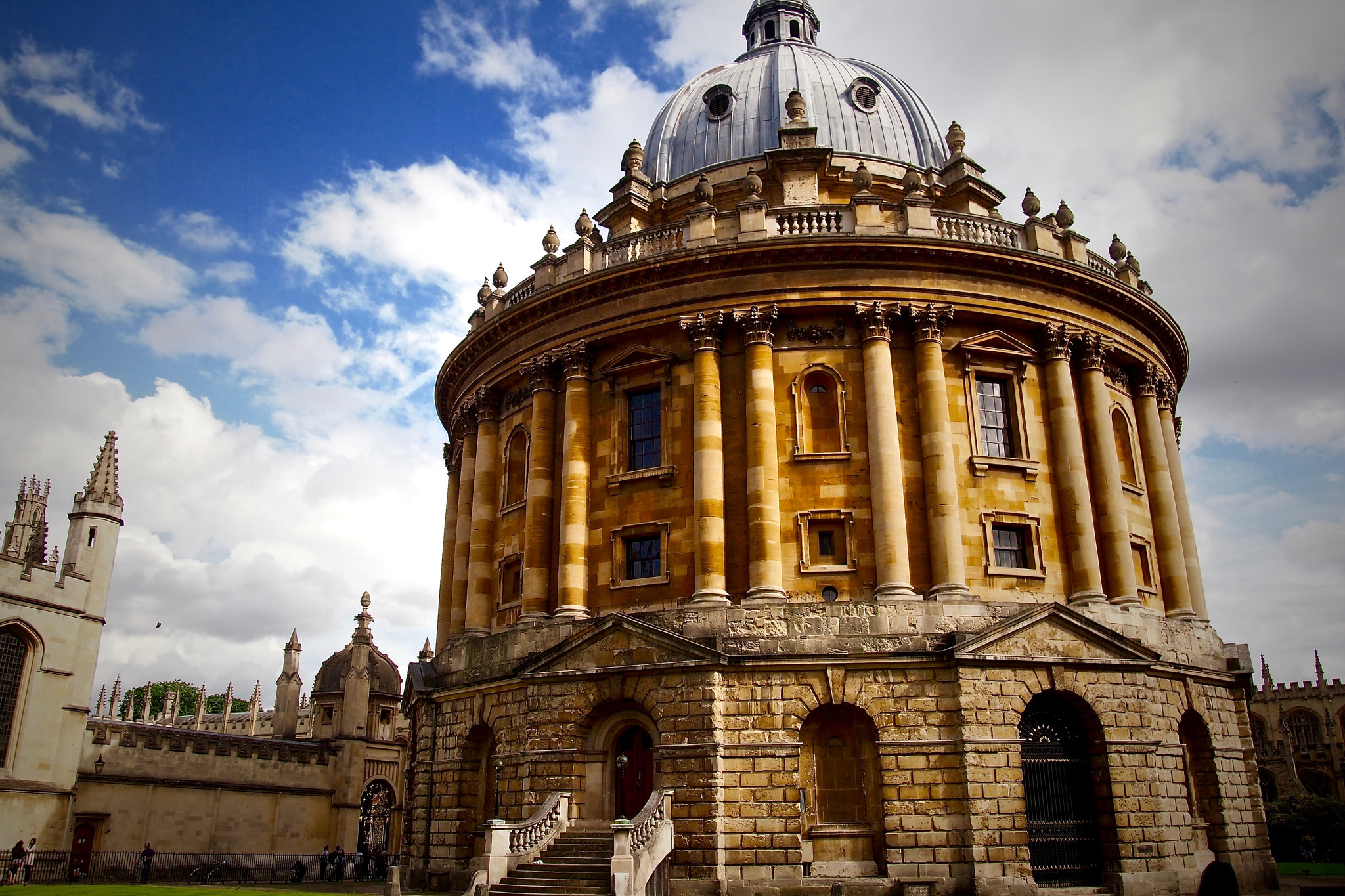 Olympus PEN E-P3 + Olympus M.Zuiko Digital 14-42mm F3.5-5.6 II R sample photo. The most photographed building in oxford photography