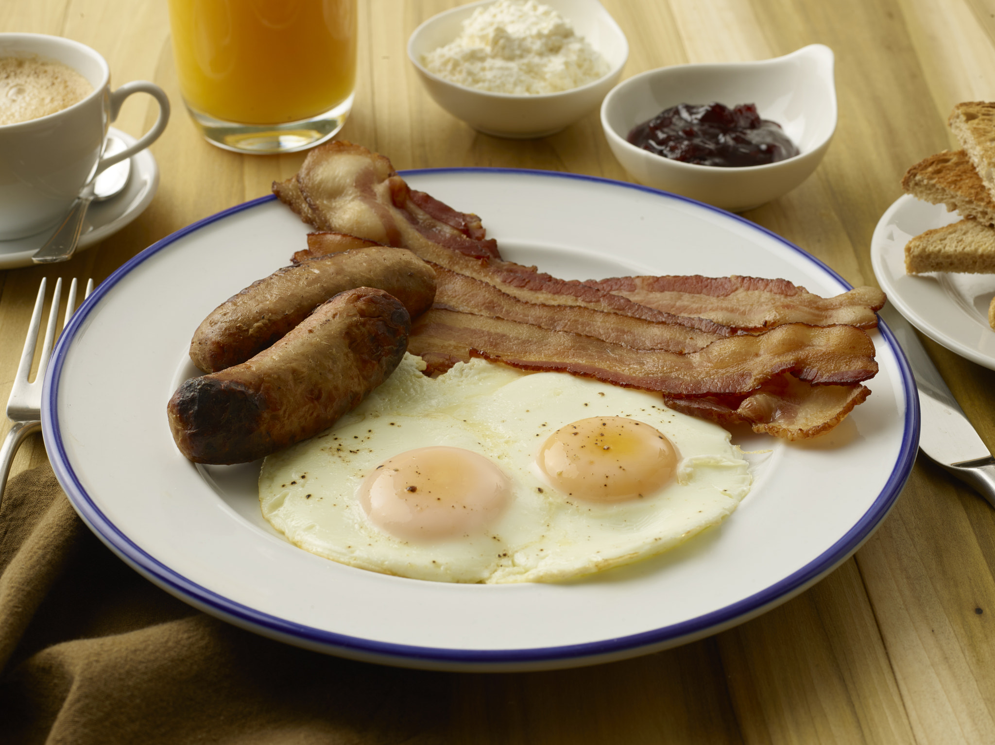 Schneider LS 80mm f/2.8 sample photo. Eggs with bacon sausage and toast photography