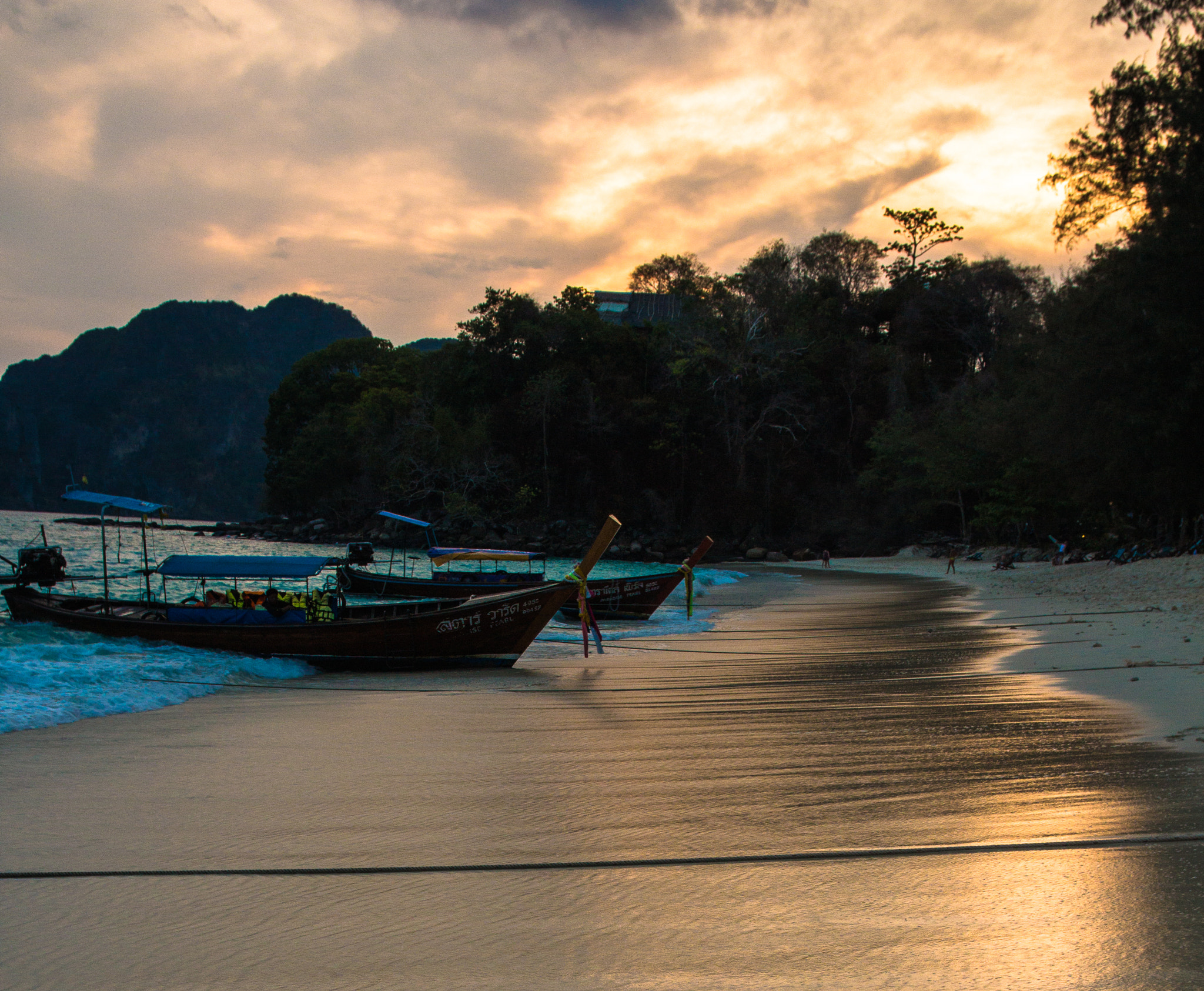 Sigma 17-70mm F2.8-4 DC Macro OS HSM sample photo. Beach sunset photography