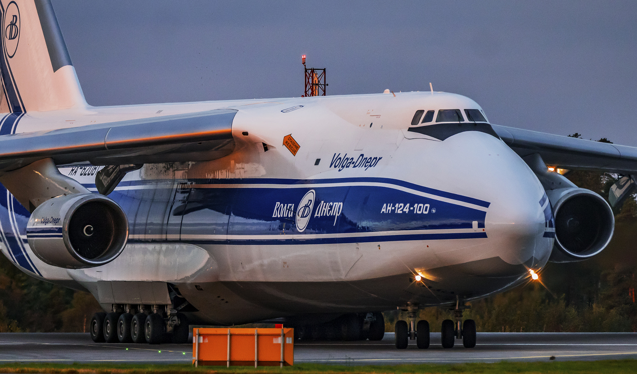 Panasonic Lumix DMC-GX8 sample photo. Antonov an-124 photography