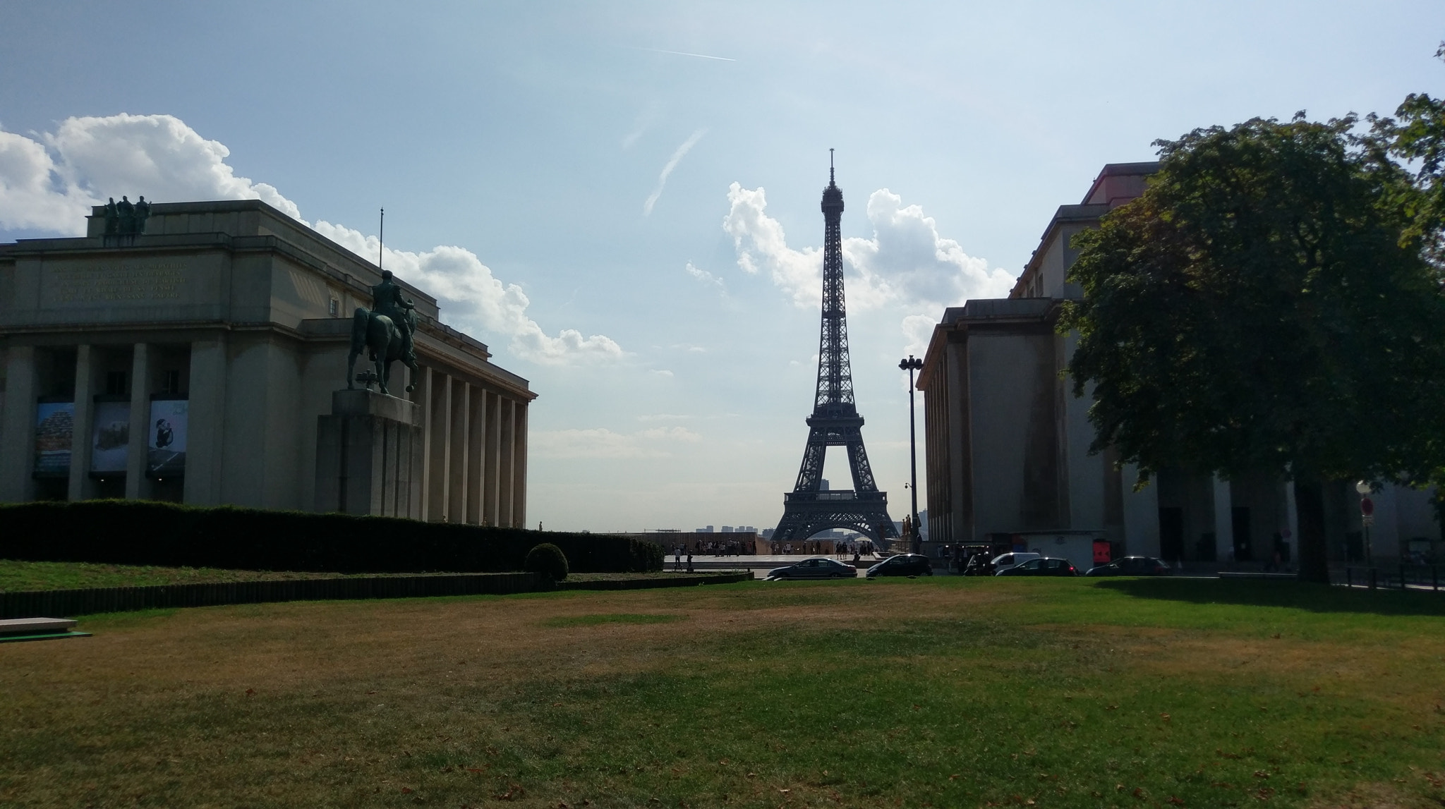 HTC M10 sample photo. From the trocadero photography