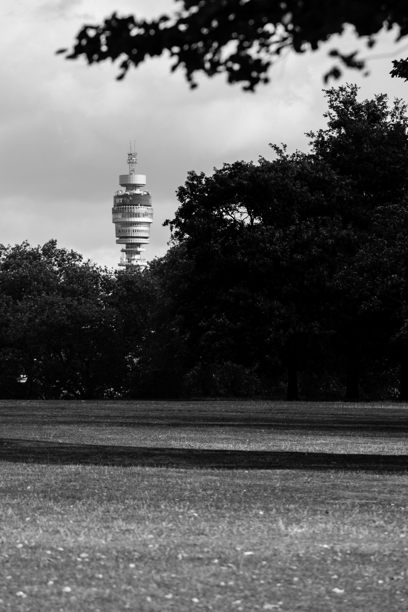 Sony a7S + Sony FE 70-200mm F4 G OSS sample photo. London walks photography