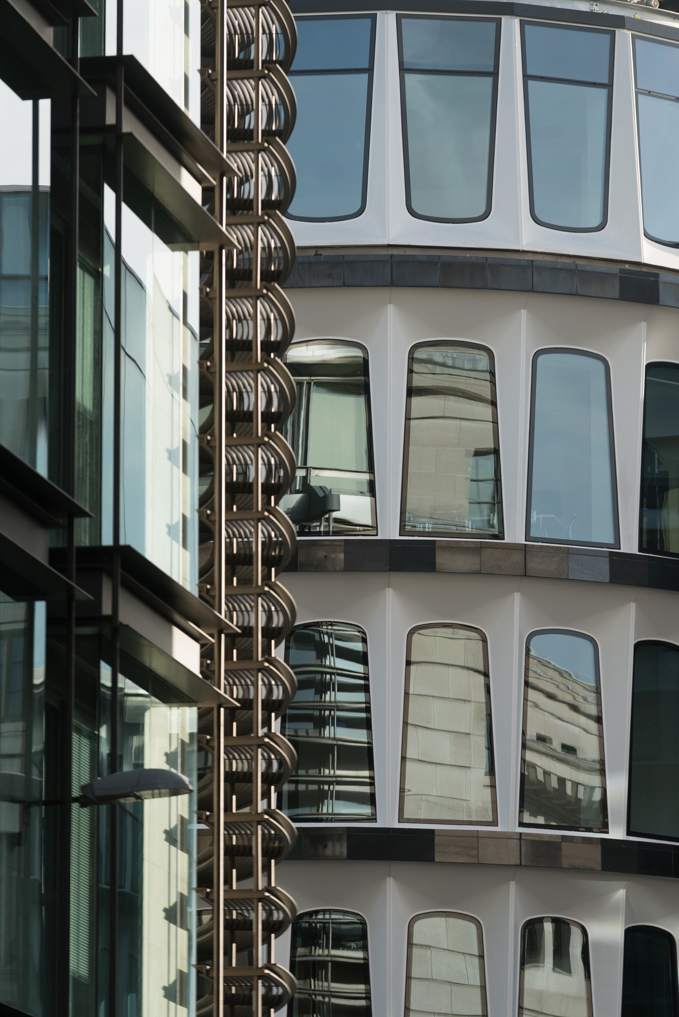 Sony a7S + Sony FE 70-200mm F4 G OSS sample photo. London walks photography