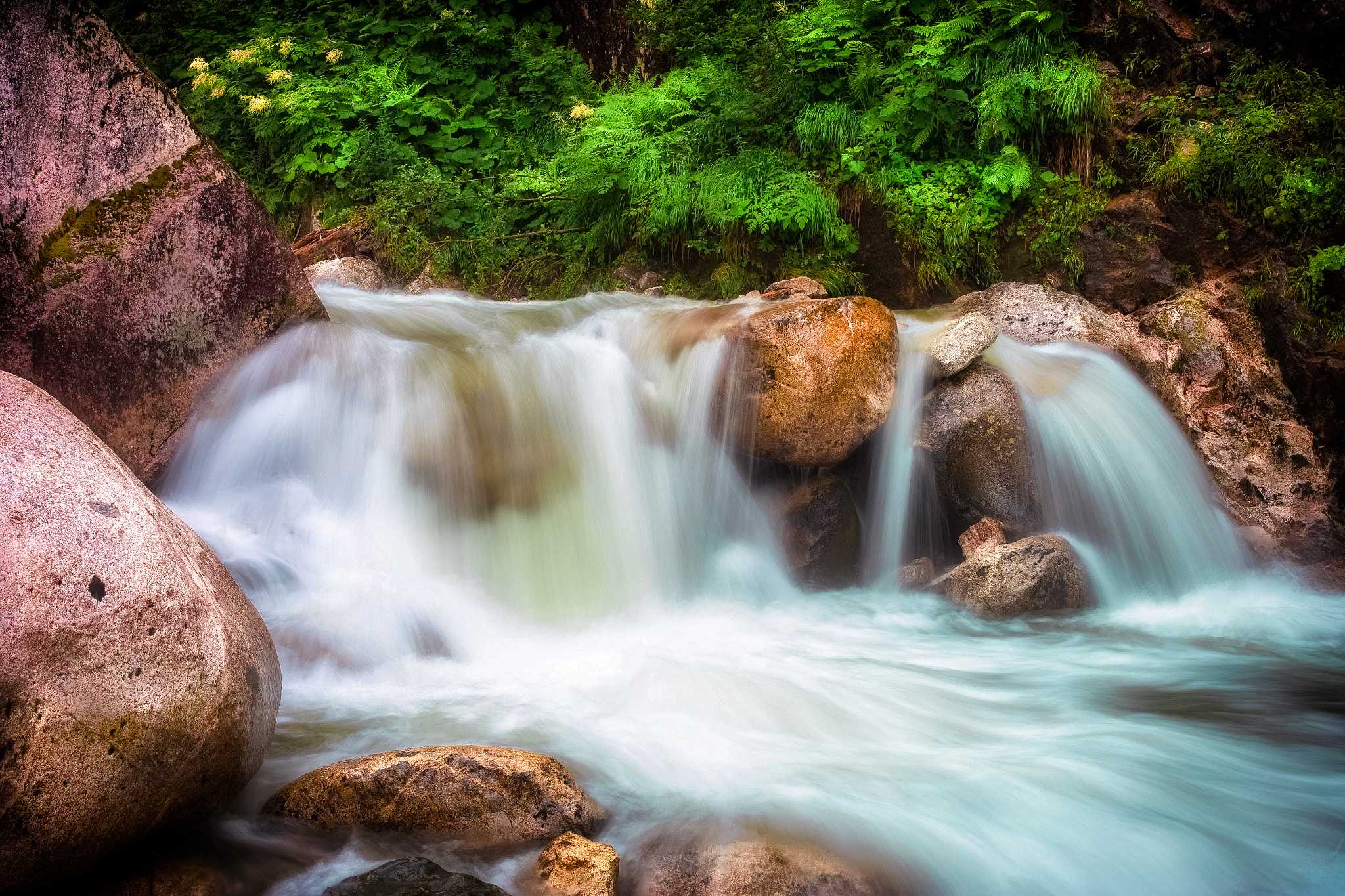 Samsung NX300 + Samsung NX 30mm F2 Pancake sample photo. Ayder waterfalls photography