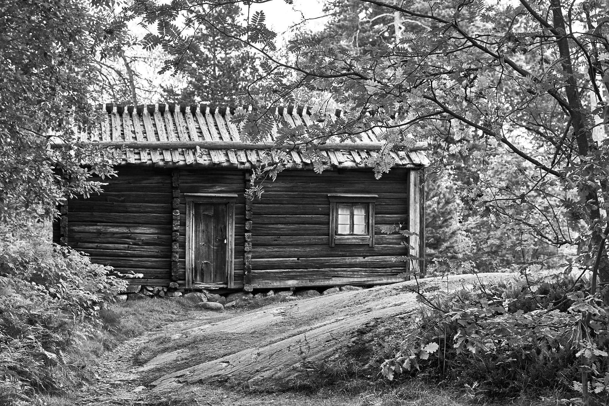 Canon EF 40mm F2.8 STM sample photo. Cabin in the forest of finland photography