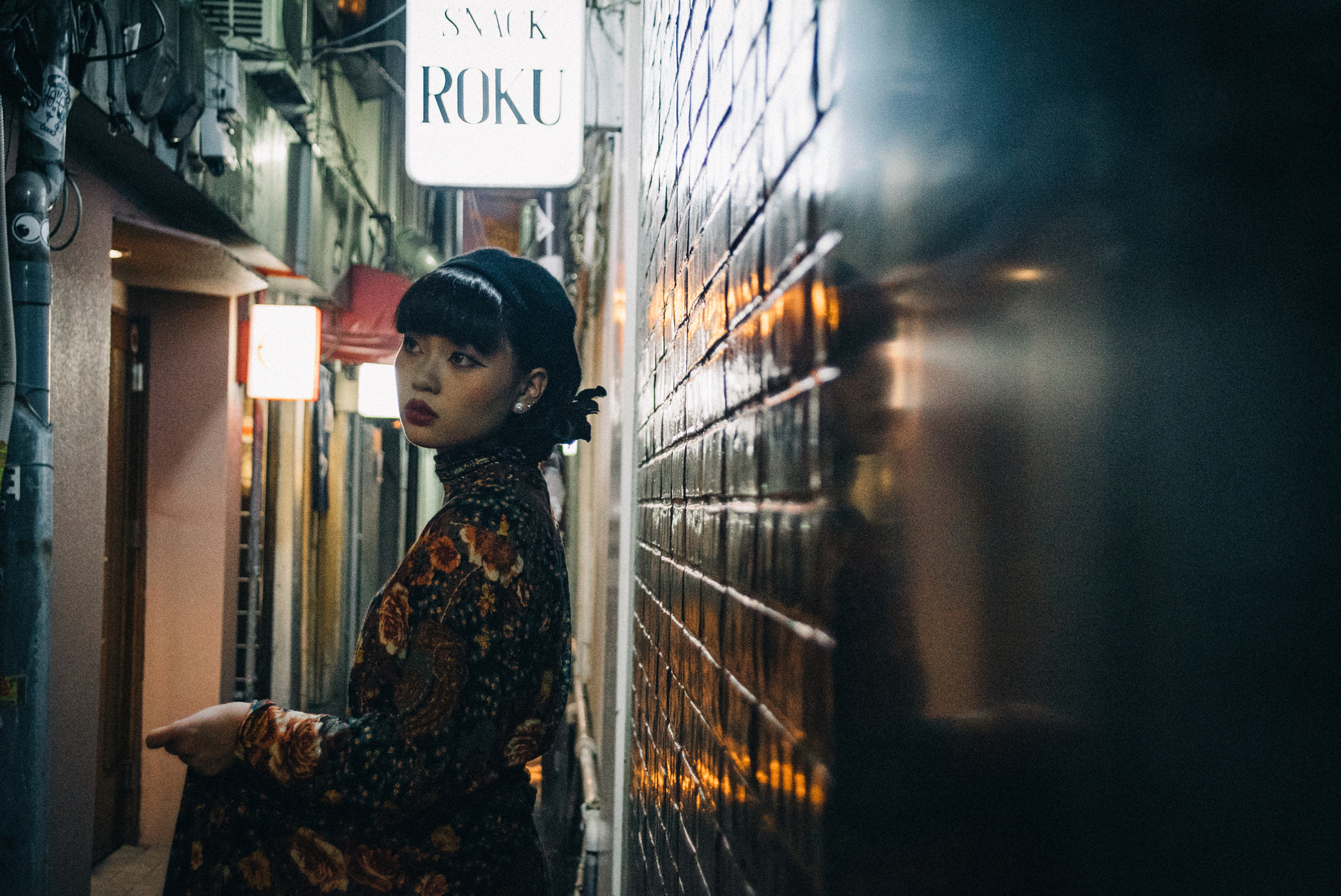 Minolta AF 24-85mm F3.5-4.5 [New] sample photo. Backstreet girl photography