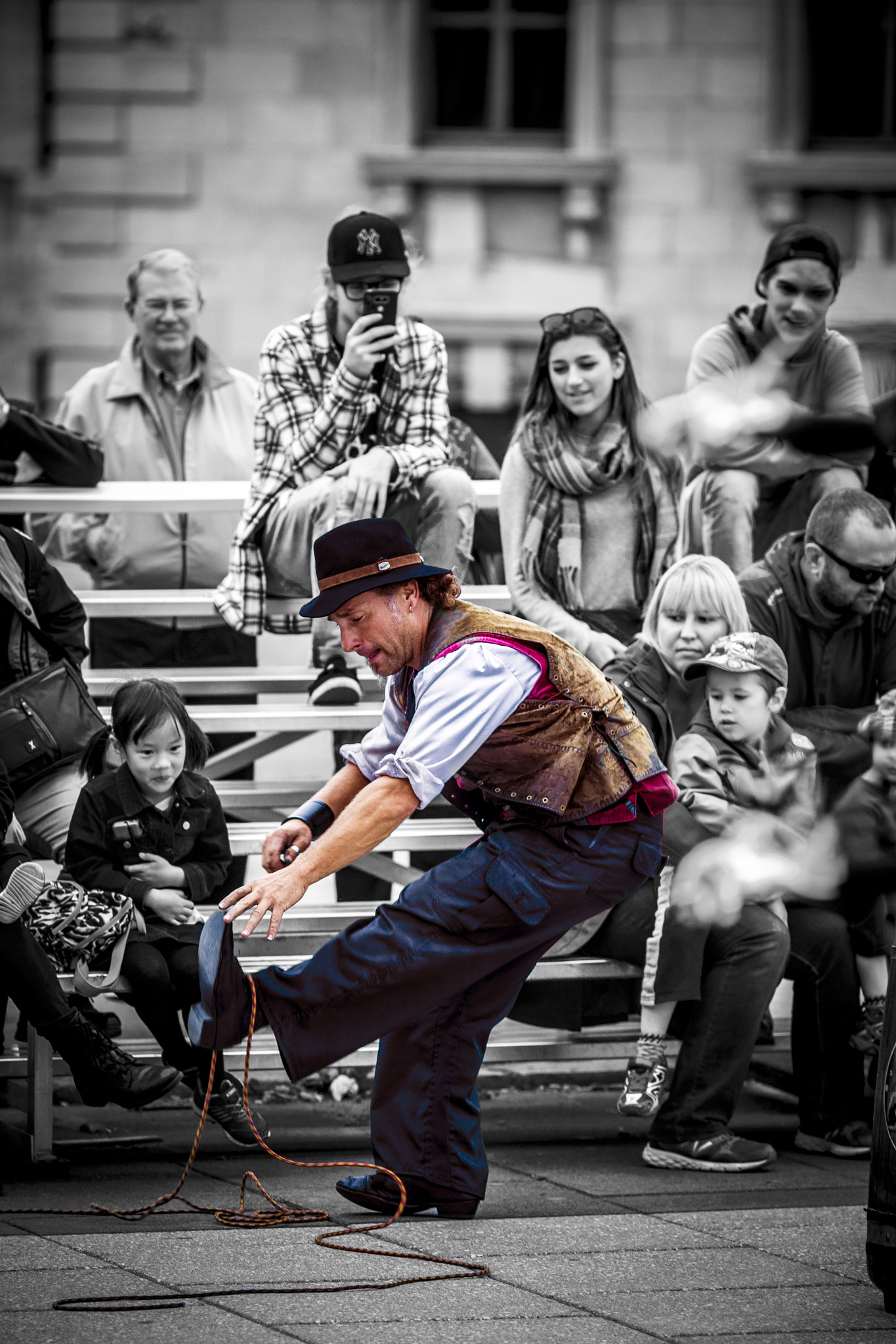 Canon EF 135mm F2L USM sample photo. Street artist photography
