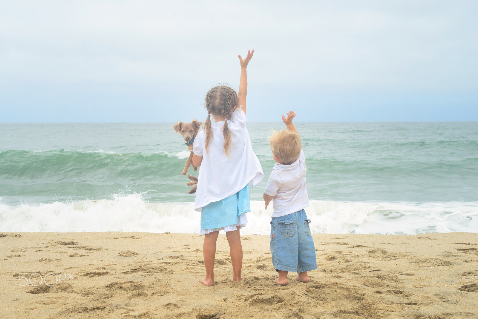 Nikon D800 + AF Zoom-Nikkor 35-70mm f/2.8D sample photo. Brother, sister and their dog waving on the beach photography