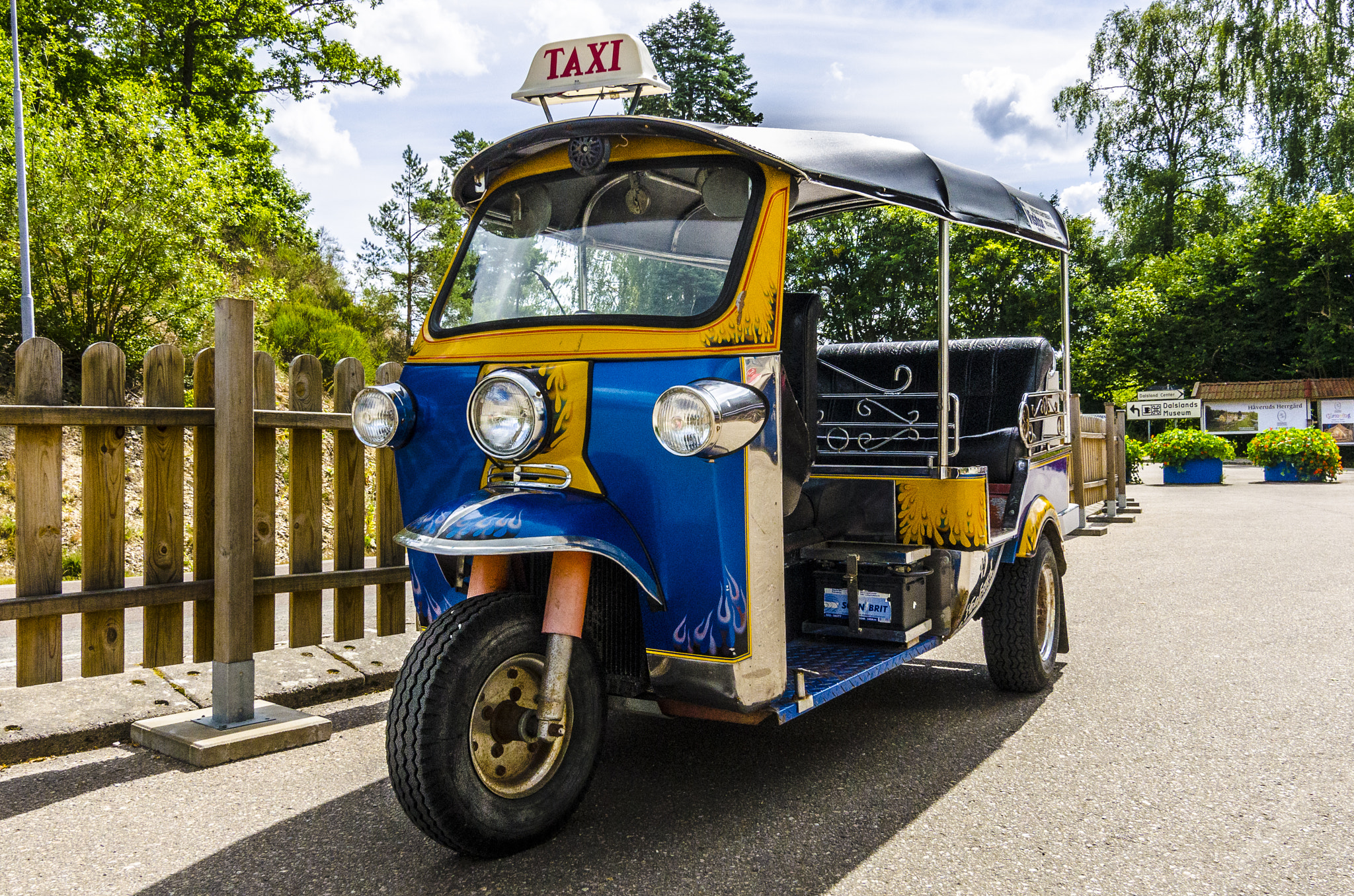 Tokina AT-X Pro 11-16mm F2.8 DX sample photo. Rickshaw photography