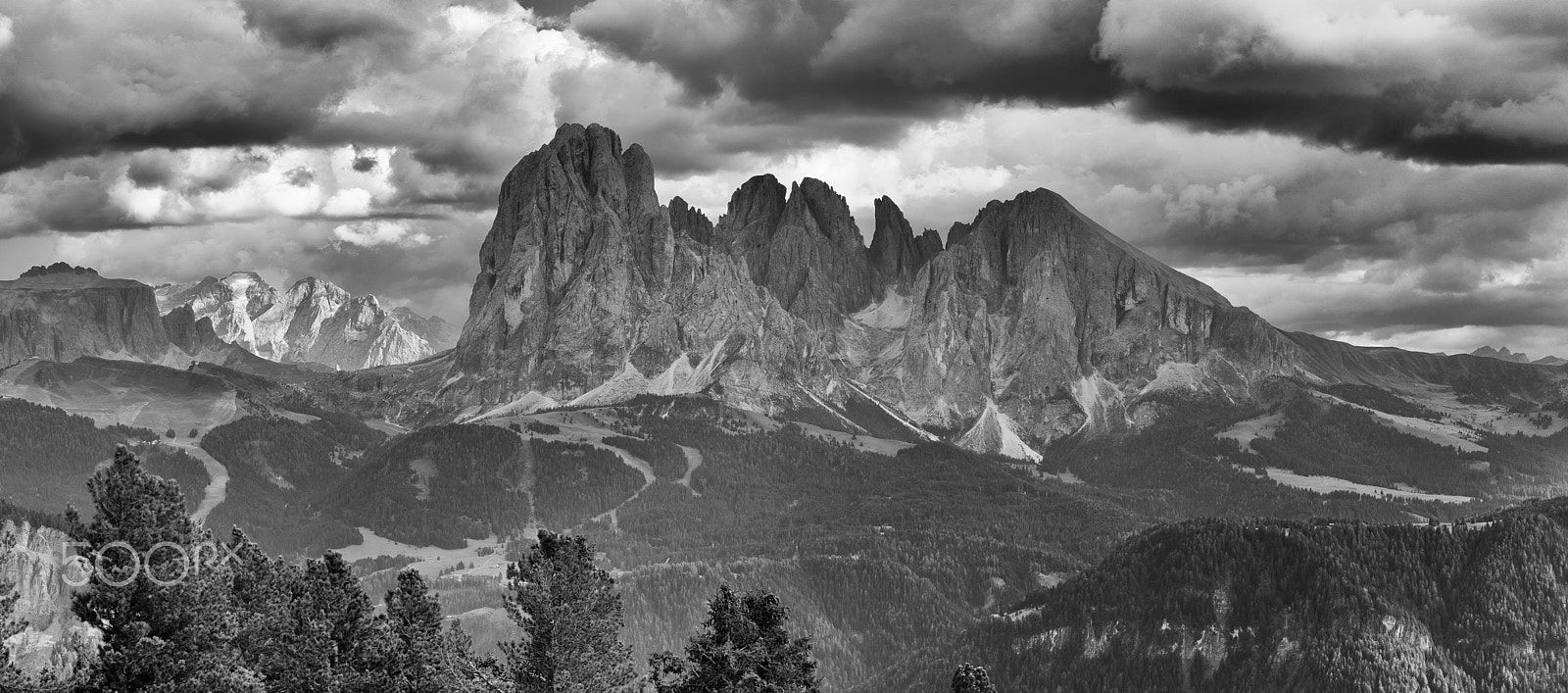 Canon EOS 700D (EOS Rebel T5i / EOS Kiss X7i) + Canon EF 70-200mm F4L USM sample photo. Stormy mountain tops photography