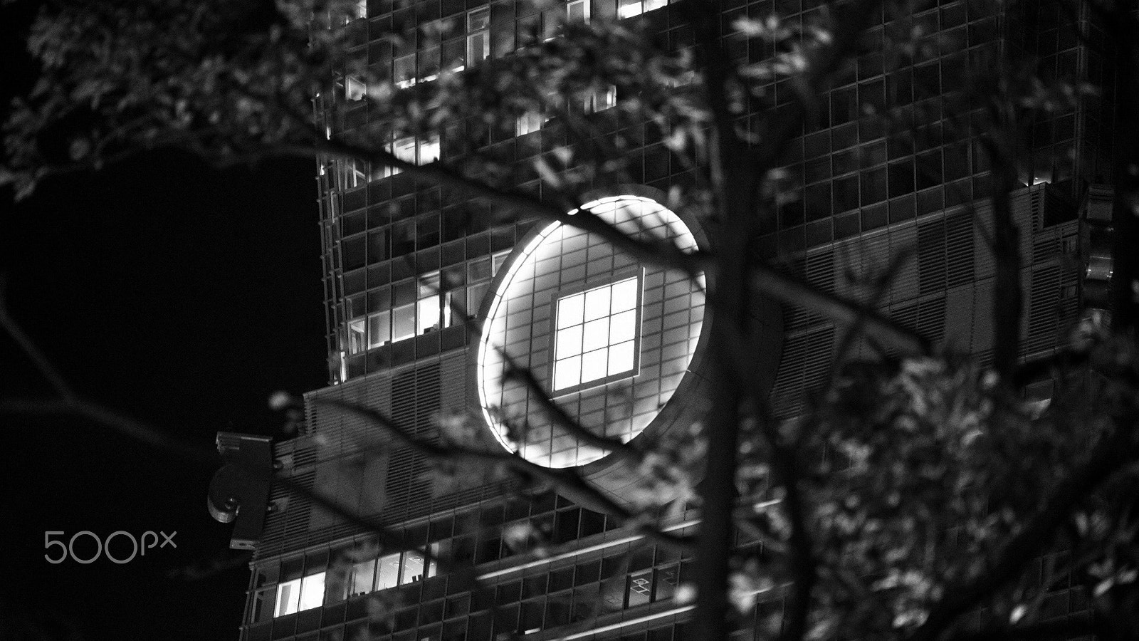 Sony FE 70-200mm F4 G OSS sample photo. Leave your baggage behind photography