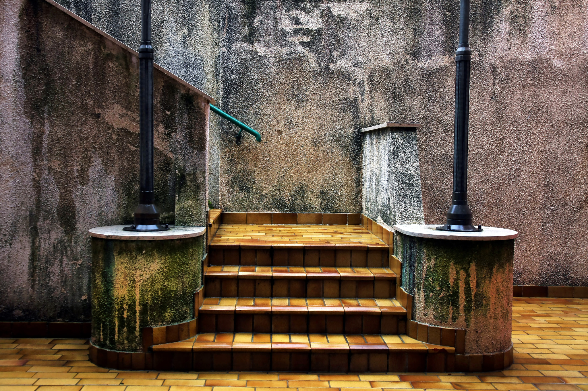 Canon EOS 40D sample photo. Yellow stairs photography