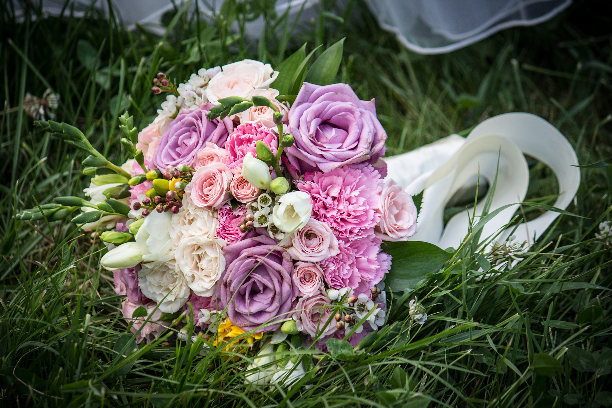 Canon EF-S 55-250mm F4-5.6 IS sample photo. Bride's bouquet photography