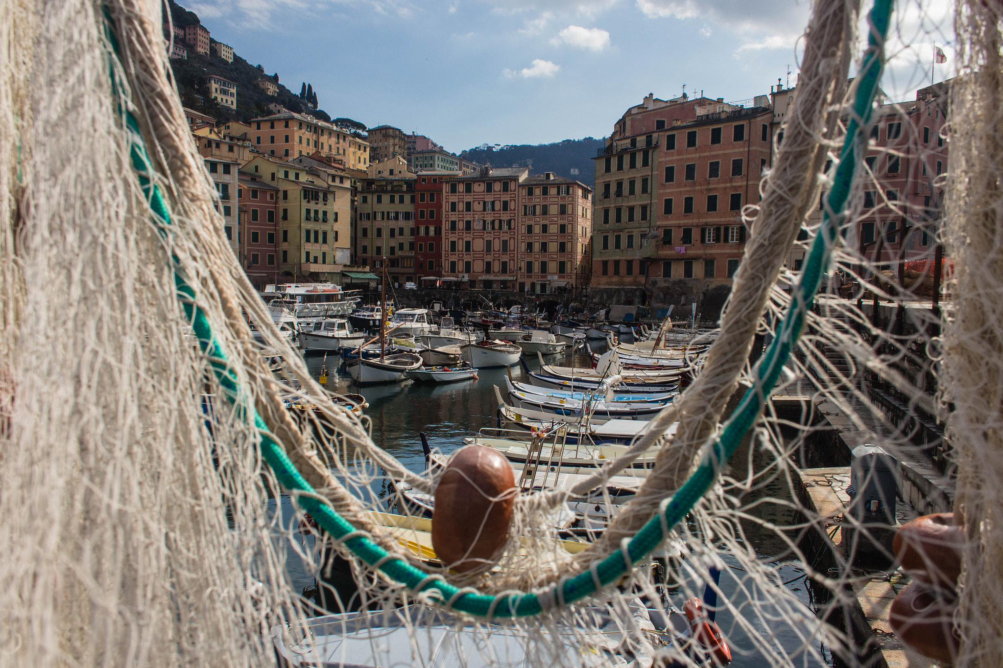 Canon EF-S 18-55mm F3.5-5.6 II sample photo. Harbor in the net photography