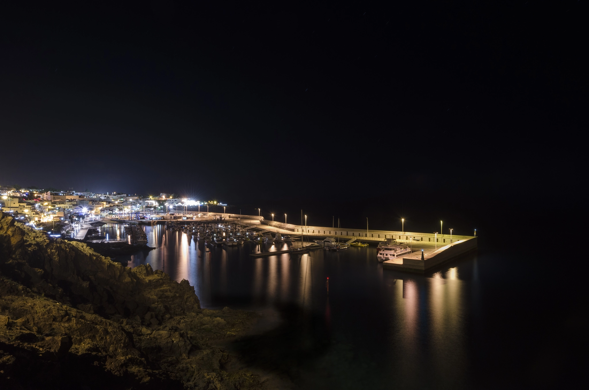 Nikon AF-S Nikkor 16-35mm F4G ED VR sample photo. Resguardados de la noche photography