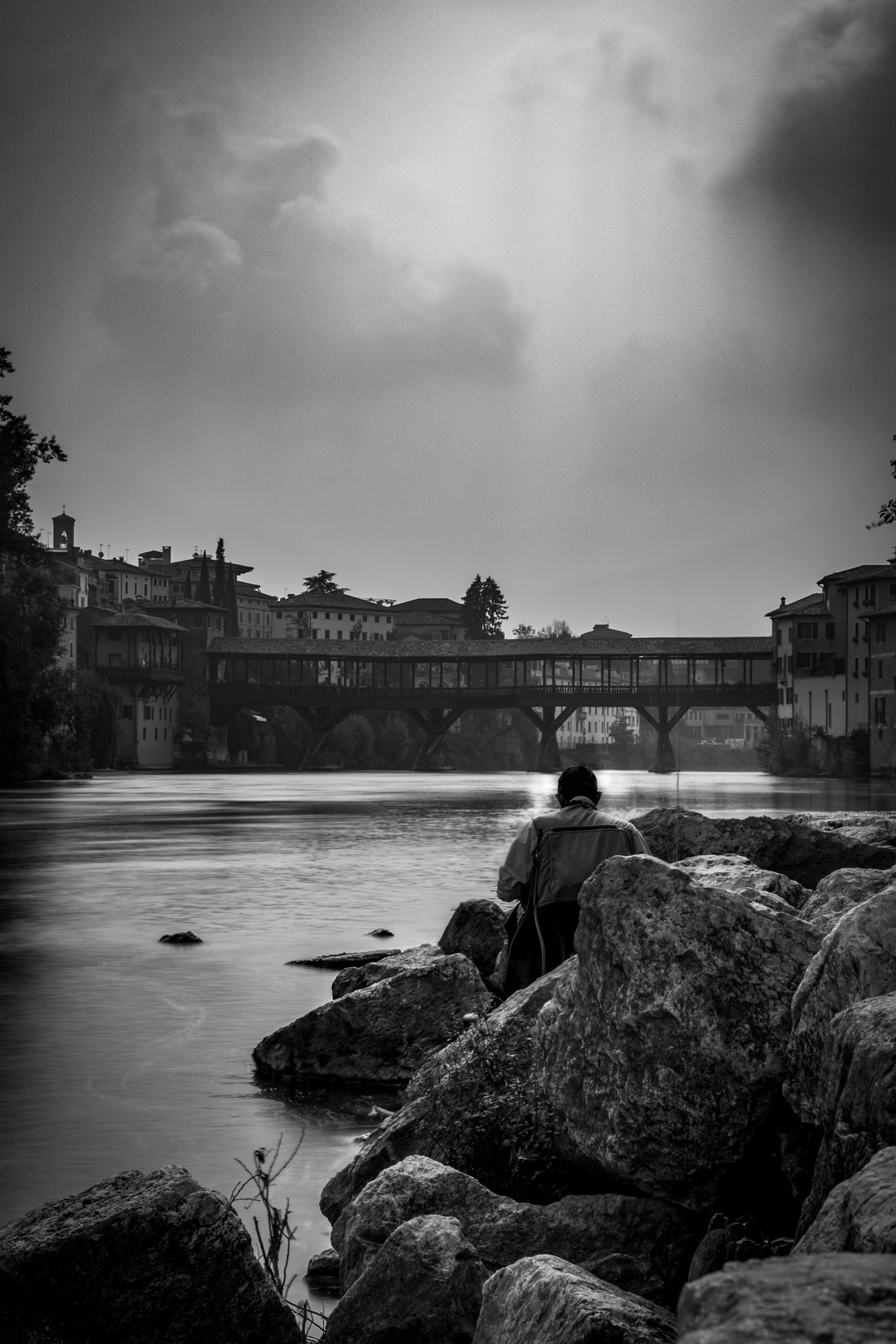 Canon EOS 750D (EOS Rebel T6i / EOS Kiss X8i) + Canon EF 50mm F1.4 USM sample photo. Pescatore sul brenta di bassano del grappa photography