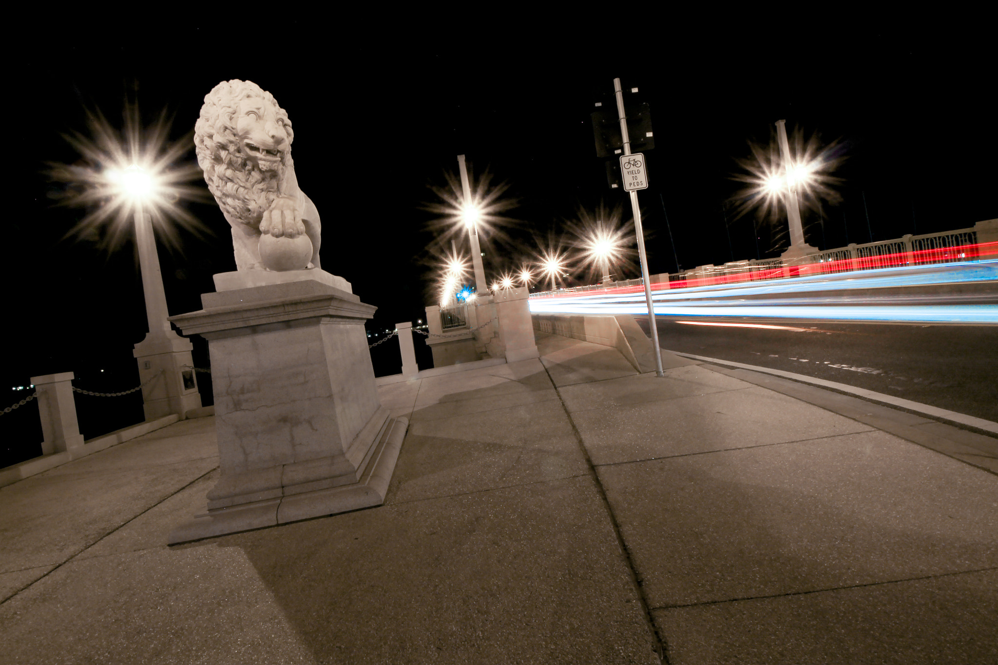 Canon EOS 1100D (EOS Rebel T3 / EOS Kiss X50) sample photo. Bridge of lions photography