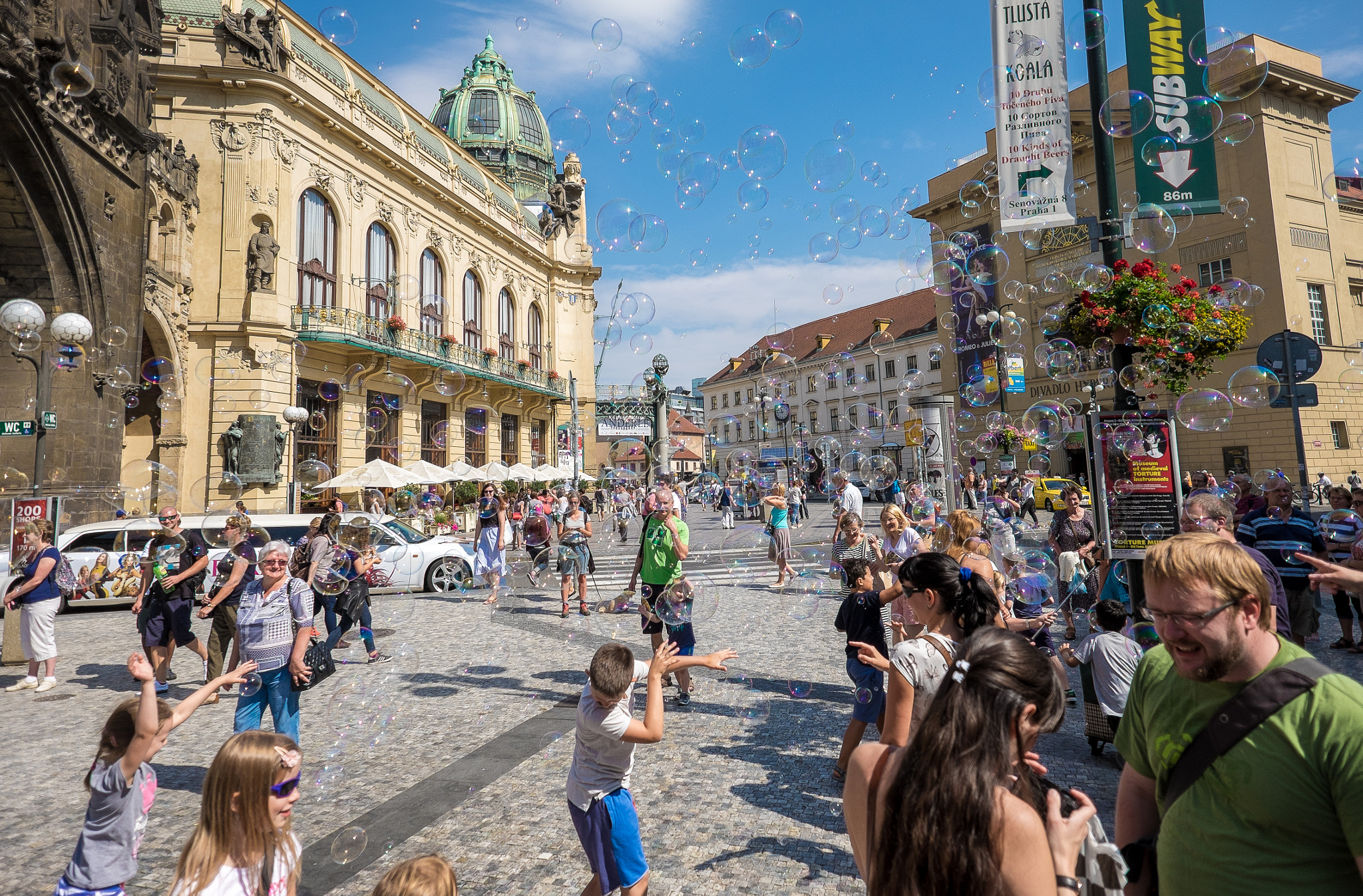 Fujifilm X-E2 + Fujifilm XF 14mm F2.8 R sample photo. Sudden bubles of prague photography