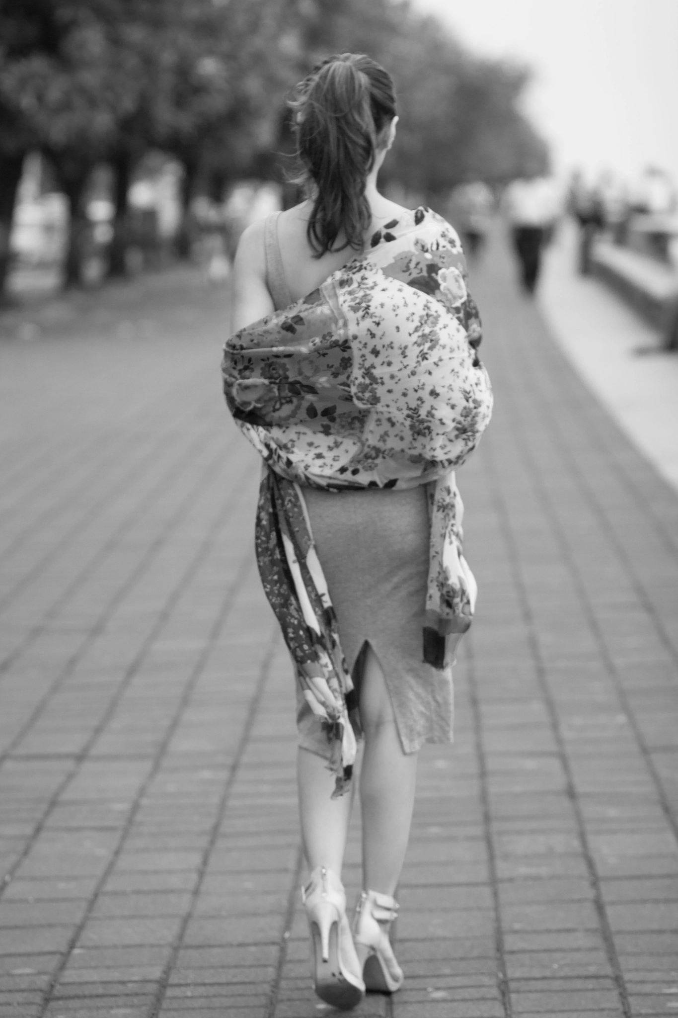 Canon EOS 650D (EOS Rebel T4i / EOS Kiss X6i) + Canon EF 85mm F1.8 USM sample photo. Follow me #storyteller #tejesn #marinedrive #stylewalks #lines #grace photography