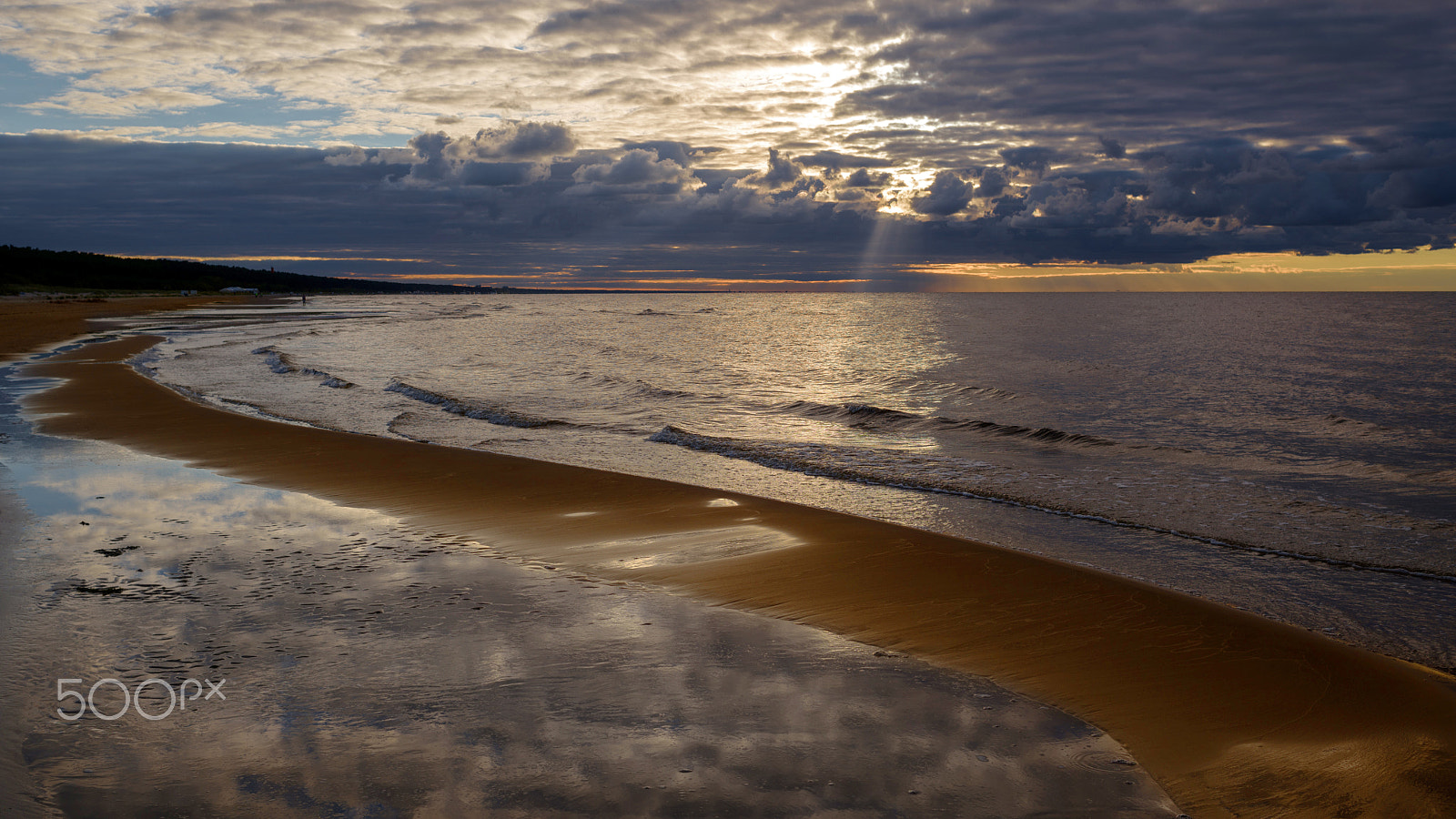 Nikon D810 + Nikon AF Nikkor 35mm F2D sample photo. Evening on the shore of the gulf of riga photography