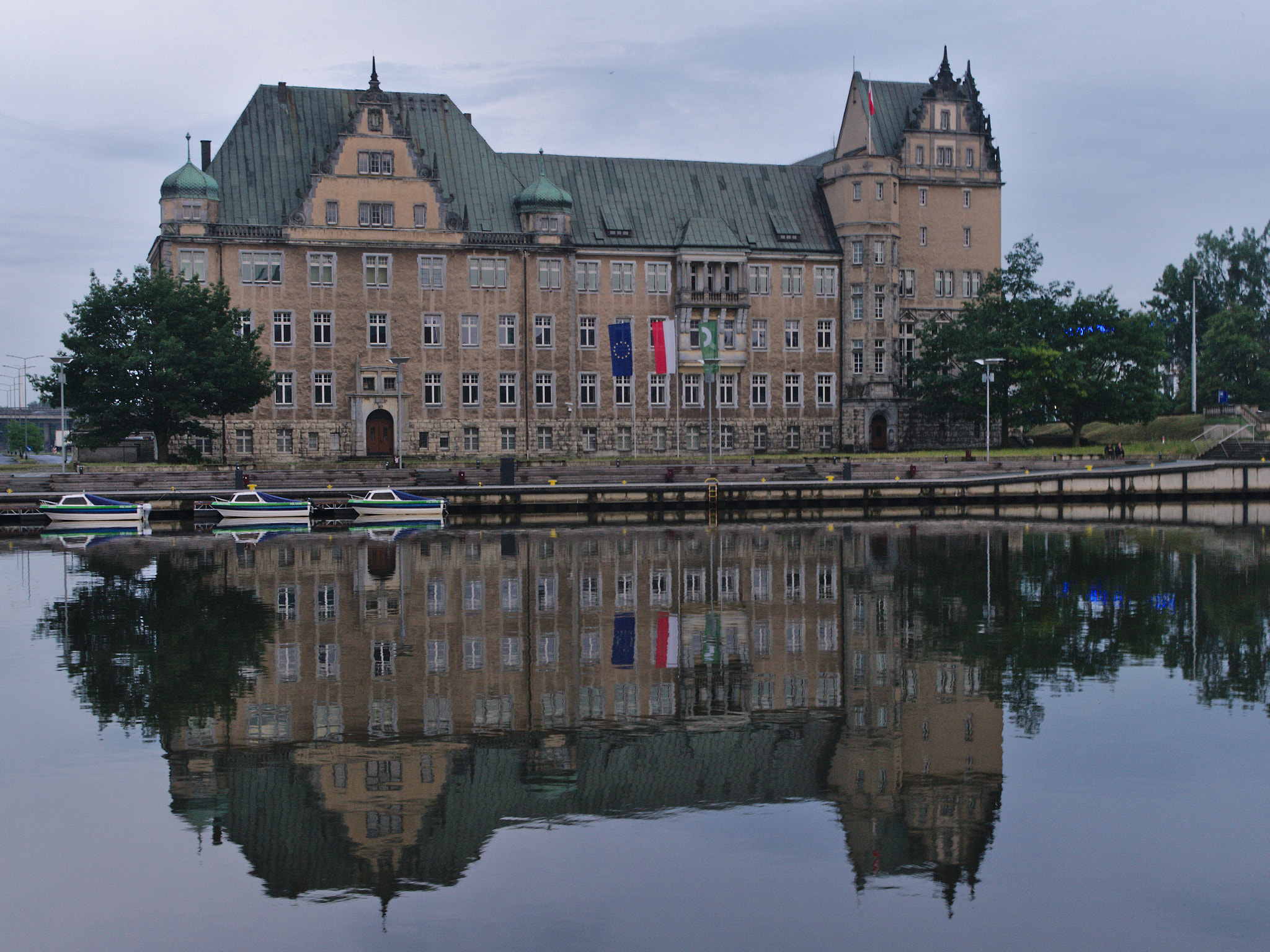 Pentax smc DA 18-55mm F3.5-5.6 AL WR sample photo. Szczecin in the river. photography