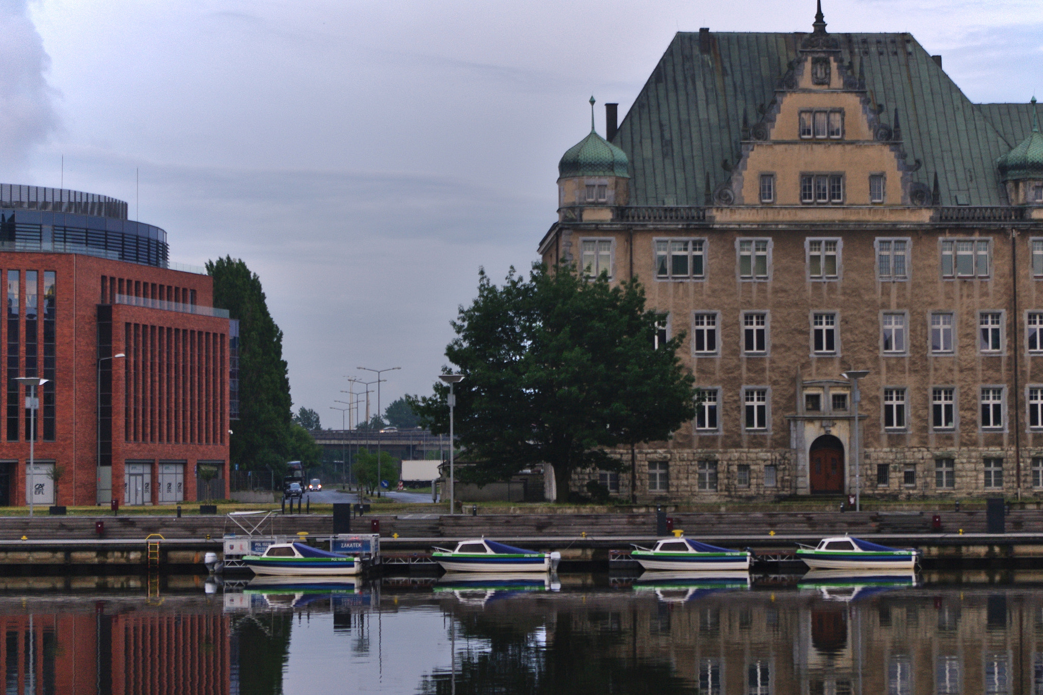 Pentax smc DA 18-55mm F3.5-5.6 AL WR sample photo. Szczecin in the river. photography