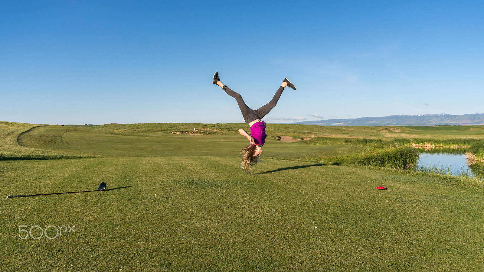 Sony a6300 + Sony E 20mm F2.8 sample photo. Golfer's delight photography